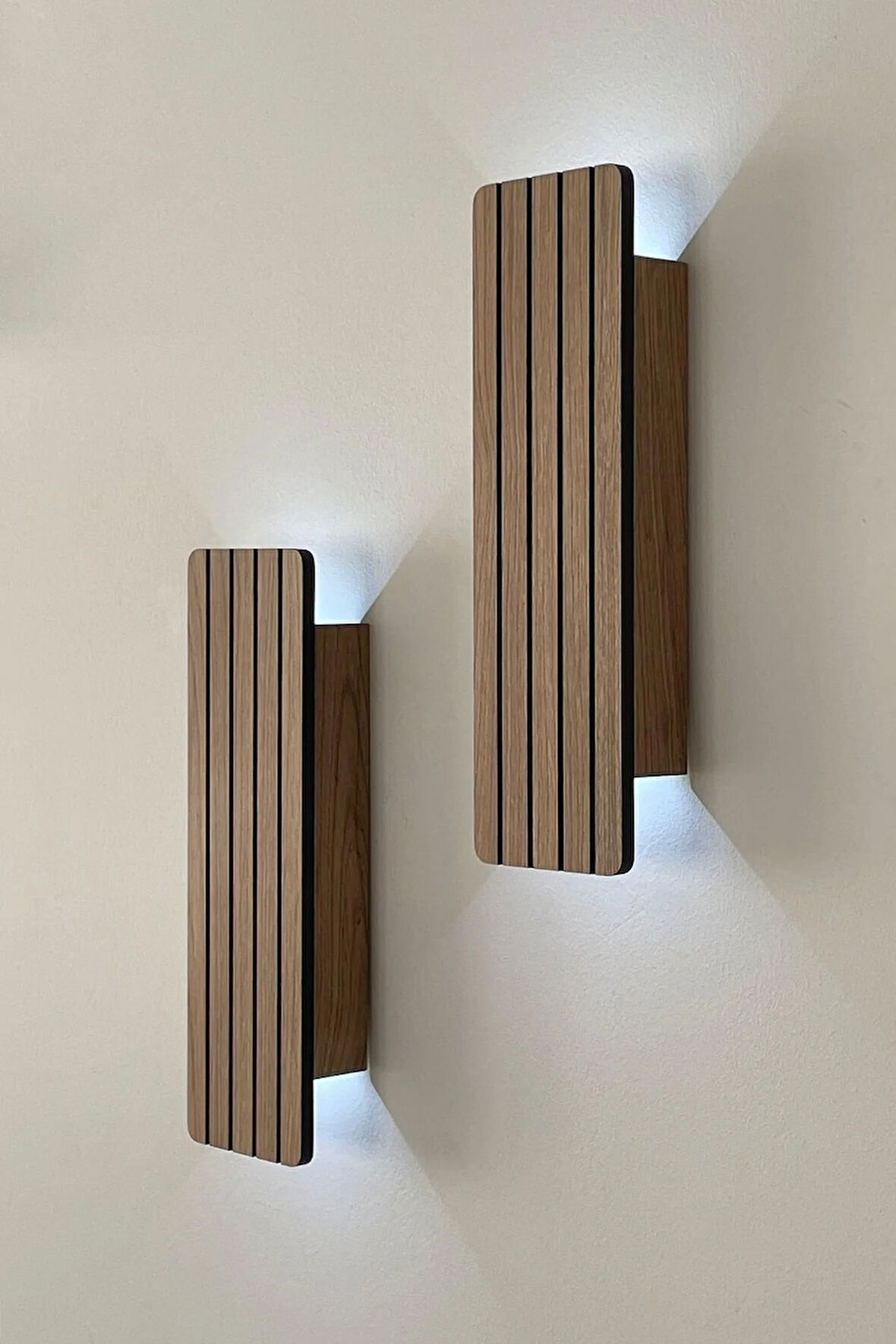 2 Adet Ahşap Pilli Dekoratif Duvar Aydınlatması Aplik Gece Lambası (AÇIK MEŞE - BEYAZ IŞIK)