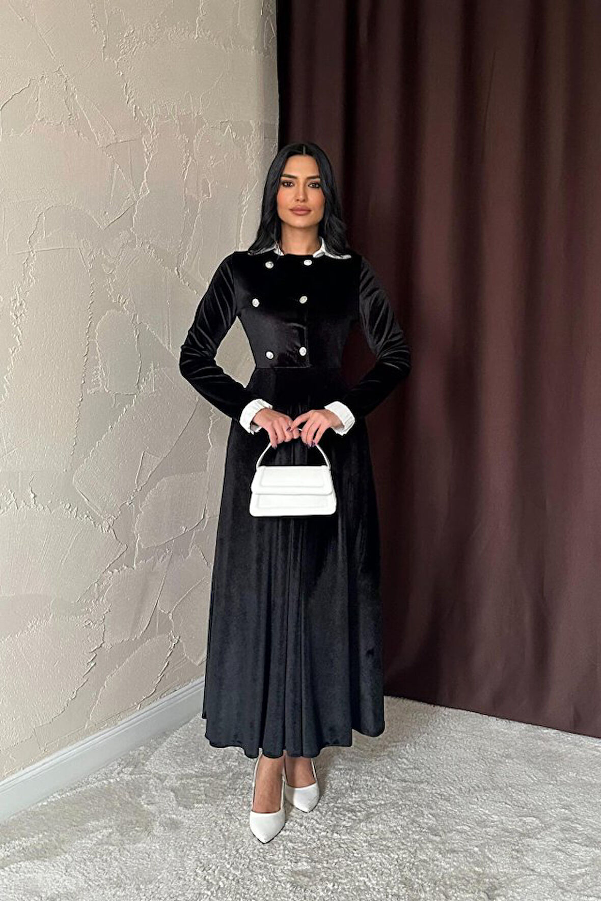35 AVM Siyah Yakası Taşlı Garnili Kadife Elbise