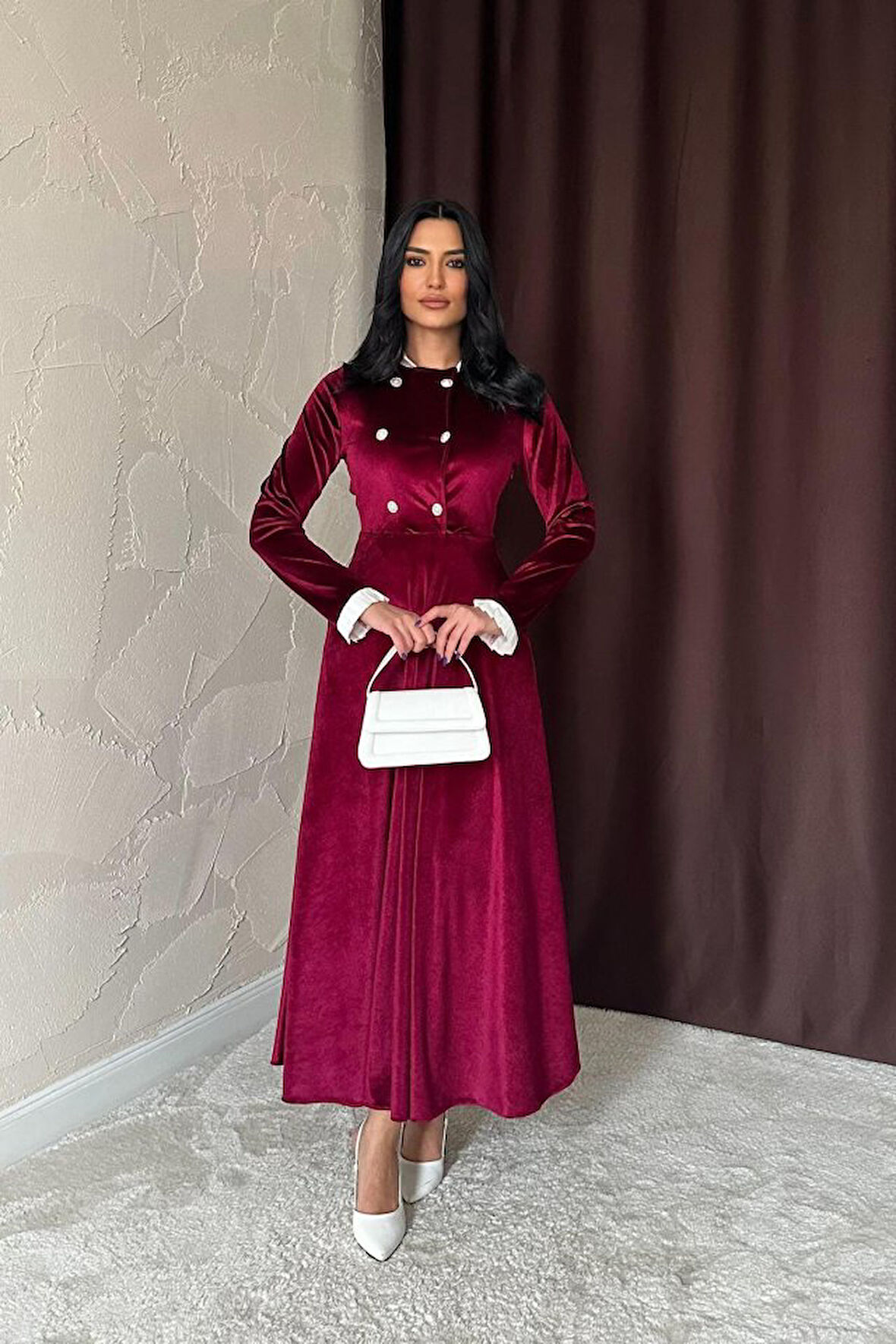 35 AVM Bordo Yakası Taşlı Garnili Kadife Elbise