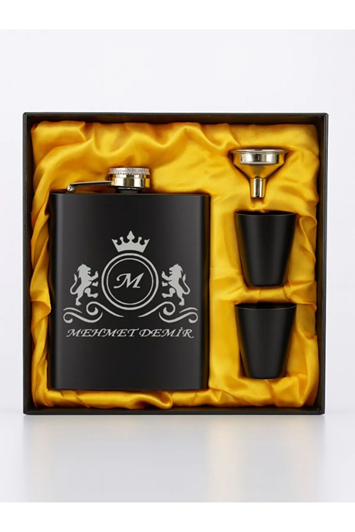 Matara Hediye Seti Özel Kutusunda İsme Özel Aslan Motifli Siyah Çelik Cep Matarası 2 Shot Bardaklı