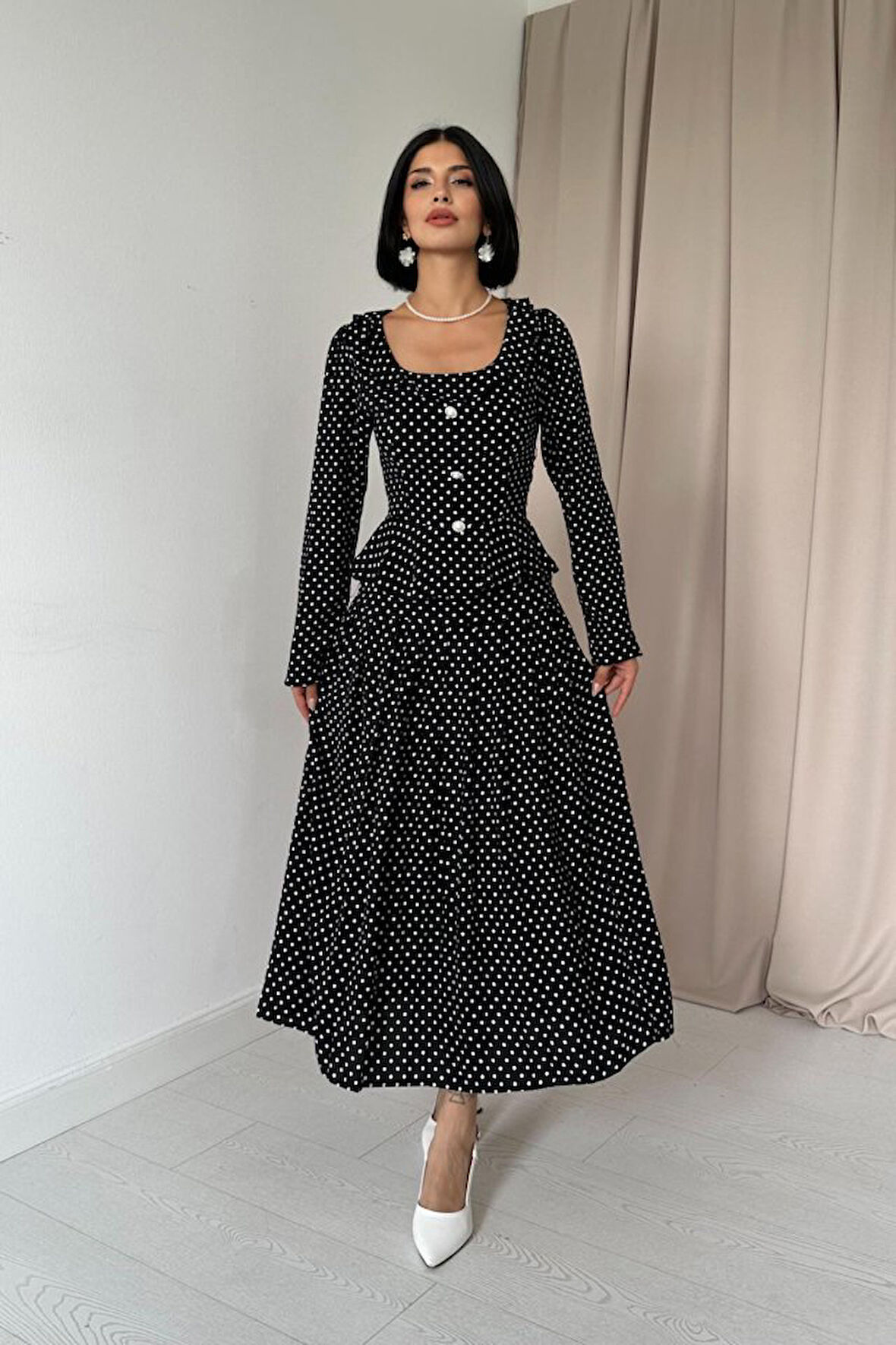 Aesco Siyah Puantiye Desenli Volanlı Elbise