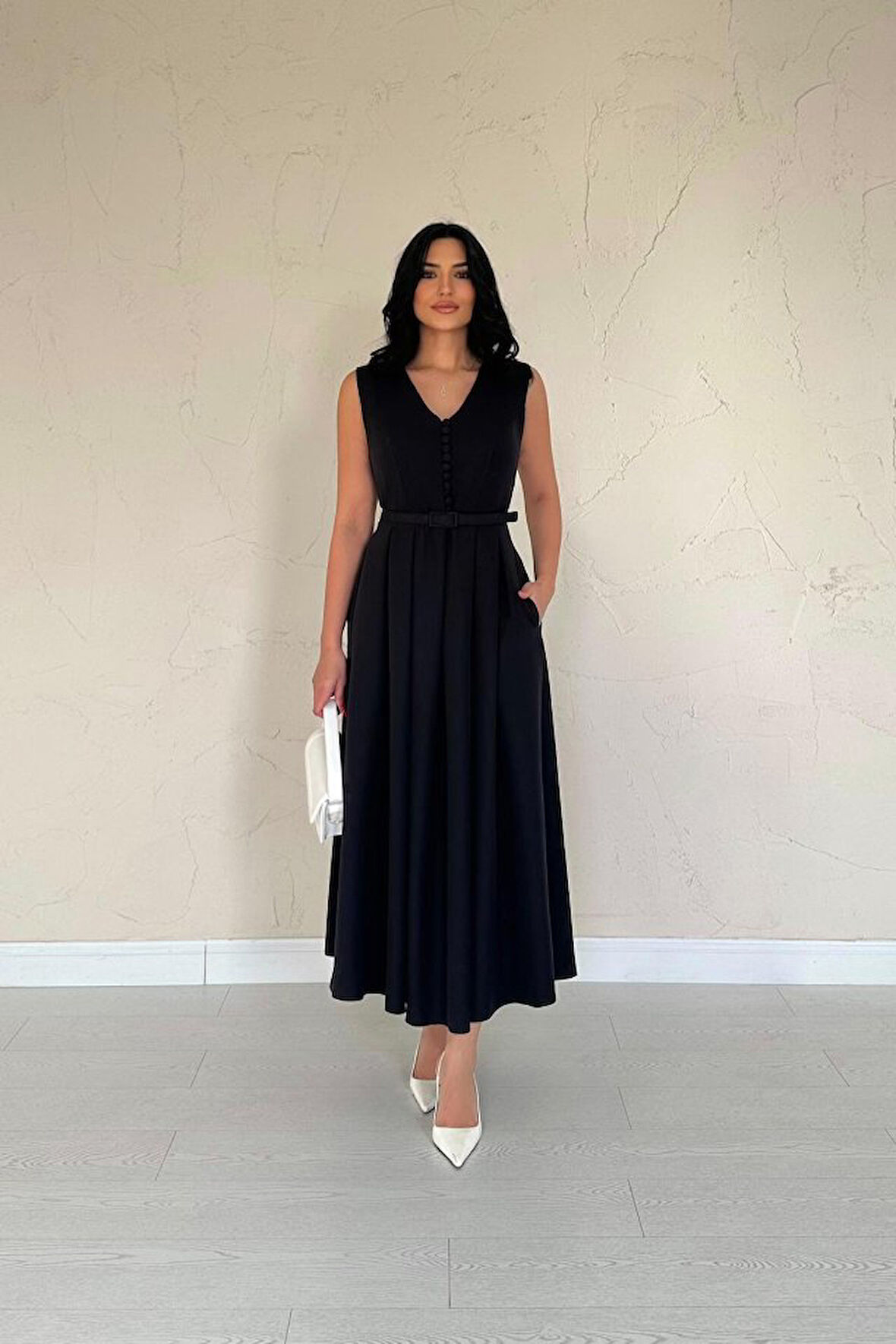 Aesco Siyah Önü Britli Pileli Elbise