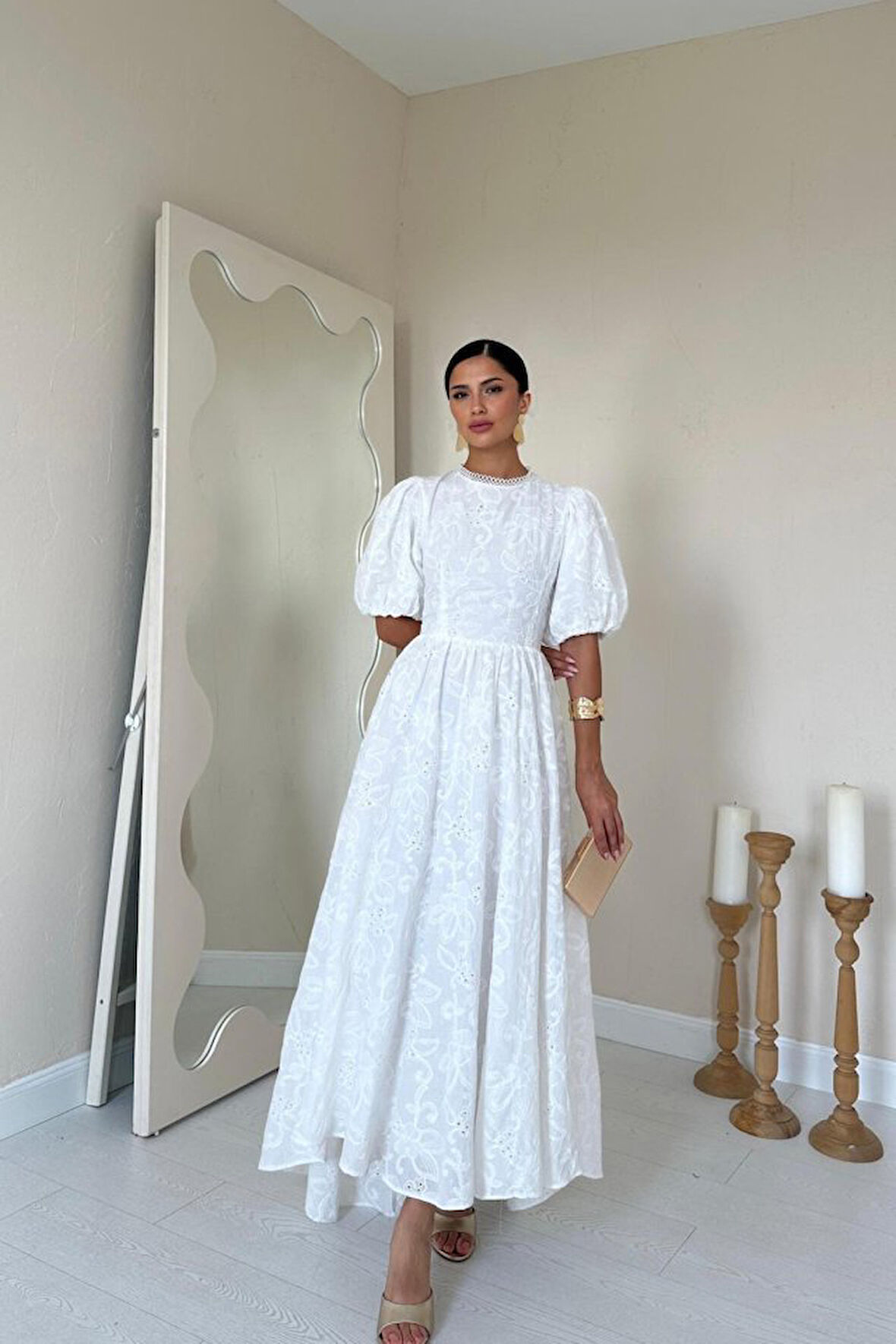 Aesco Beyaz Arkası Bağlamalı Brode Elbise