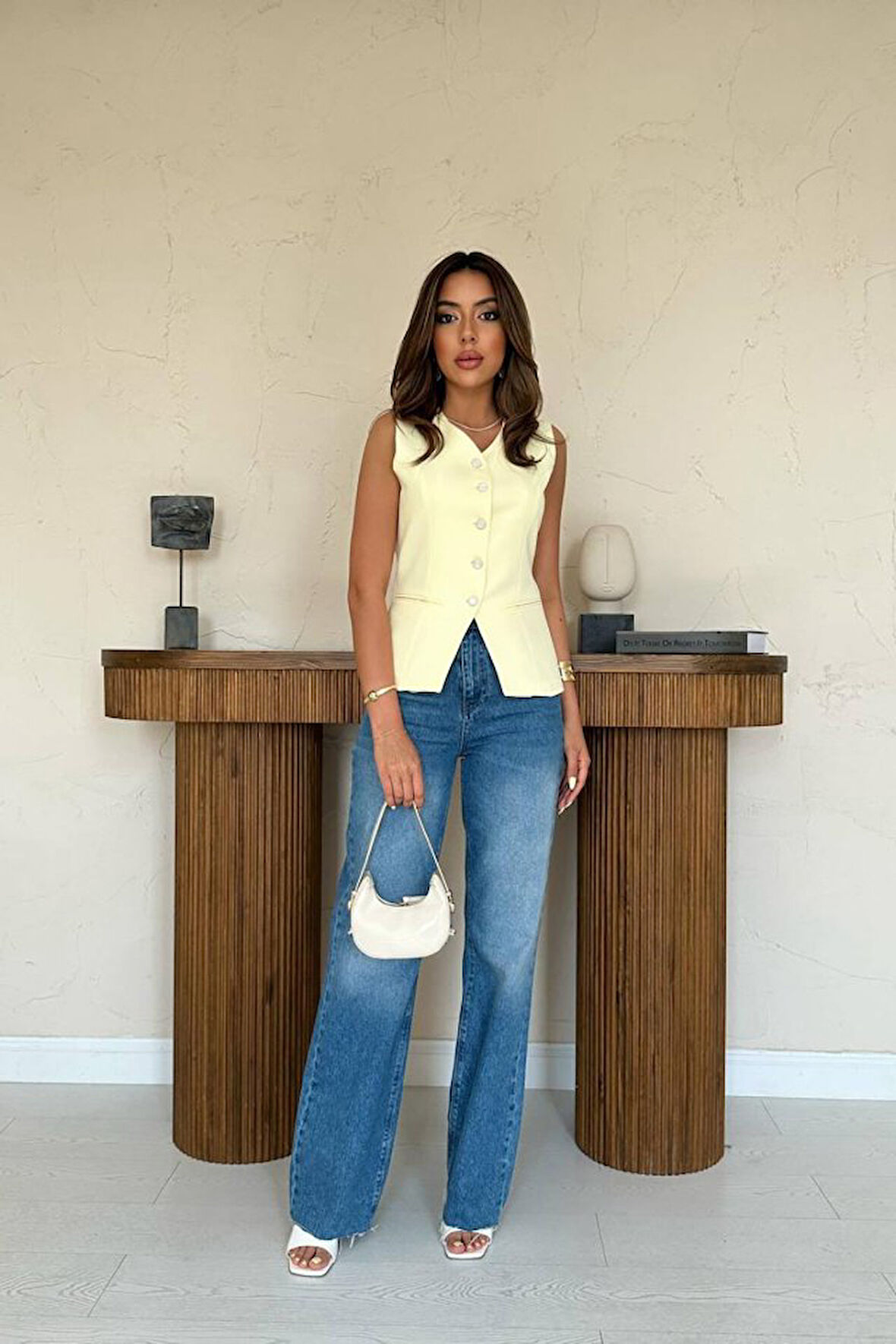 Aesco Sarı Belden Oturtma Detaylı Düğmeli Yelek