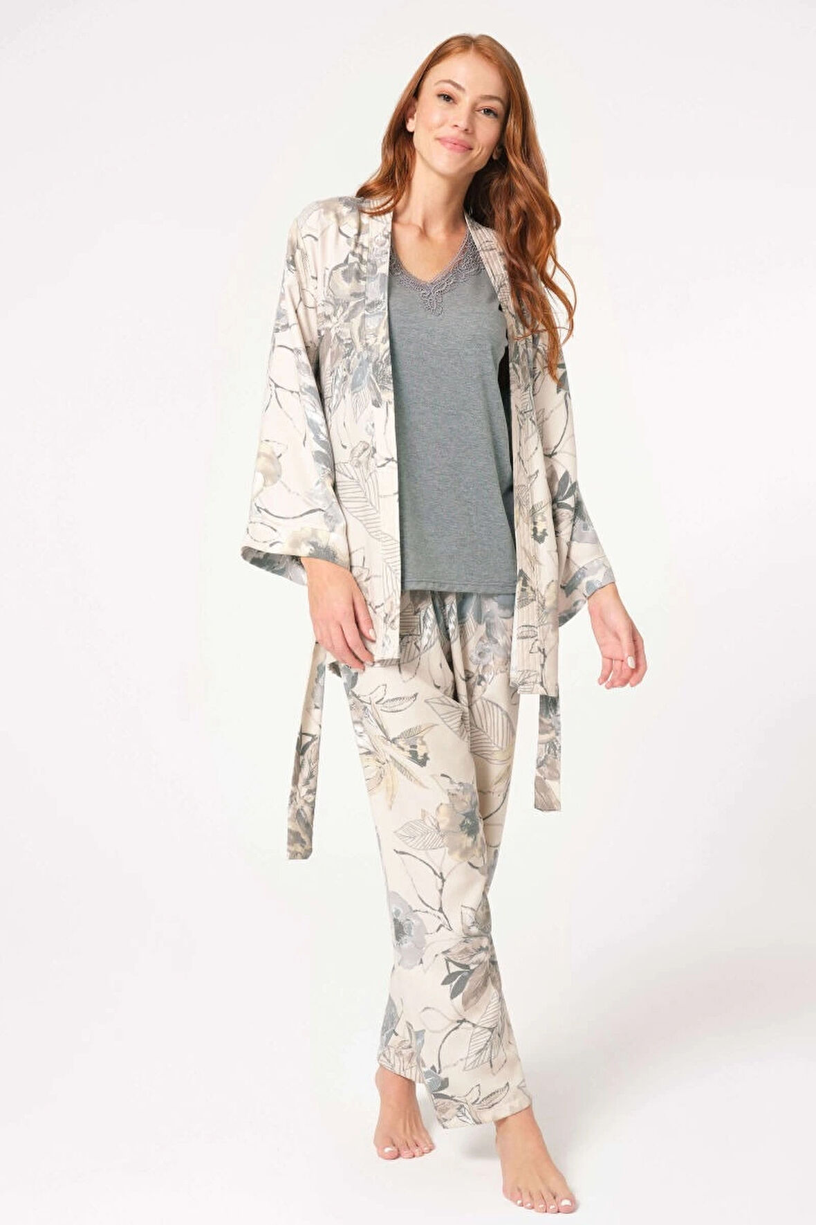 Aesco Anıl 5805 Viskon Çiçek Desenli Nakış Detaylı Sabahlıklı Pijama Takımı