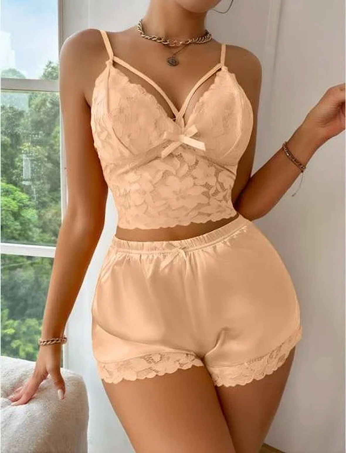 Aesco Sarı Dantelli Büstiyer İnce Askılı Saten Şortlu Takım