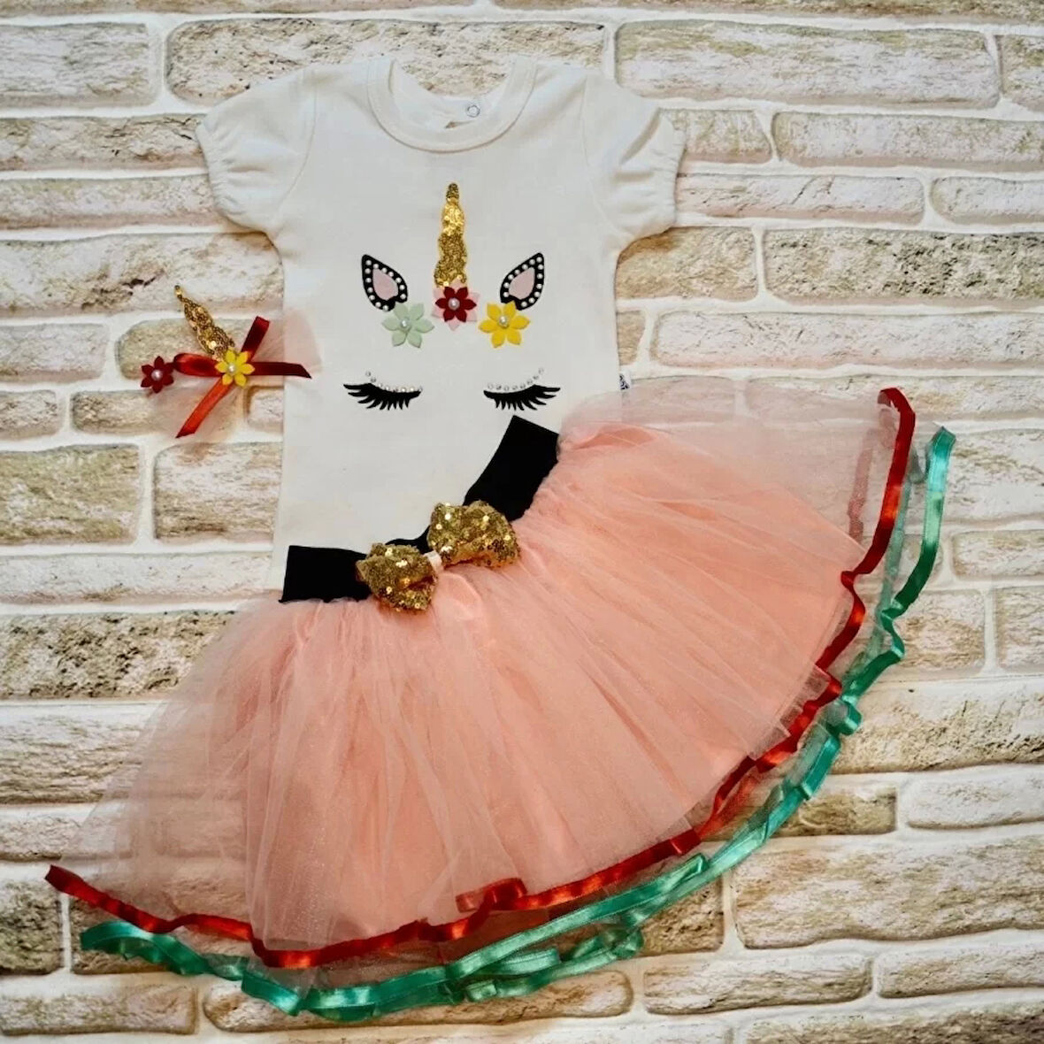 9-12-18 Ay Payetli Pony Nakışlı Tokalı Kısa Kollu Tütü Etek 3lü Kız Bebek Takımı Pudra