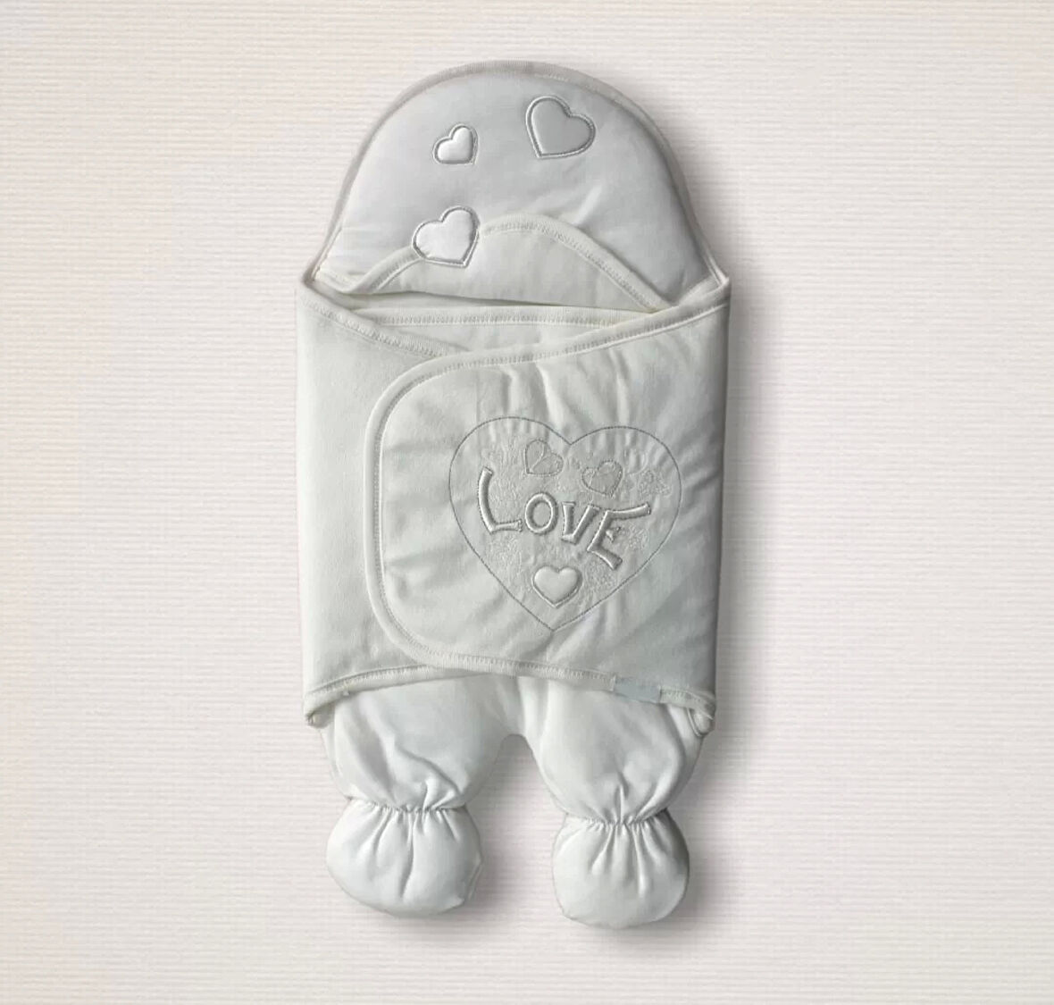 Yenidoğan Lüks Üç Kalp Love Nakışlı Kız Bebek Ayaklı Kundak Bebek Battaniyesi Ekru