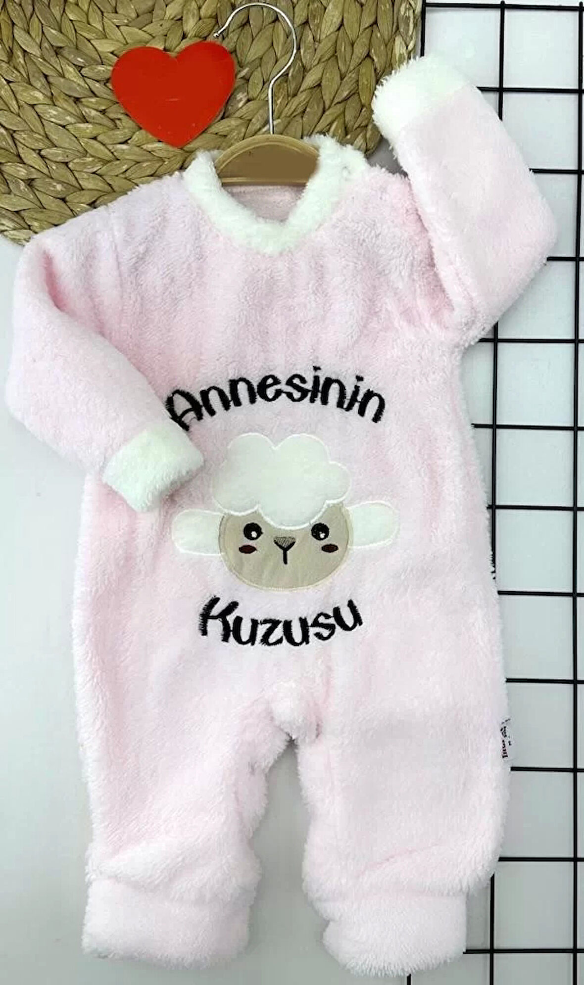 3-6-9-12 Ay Kuzu Tüylü Kumaş Annesinin Kuzusu Nakışlı Alttan Çıtçıtlı Kız Erkek Bebek Tulumu Pembe