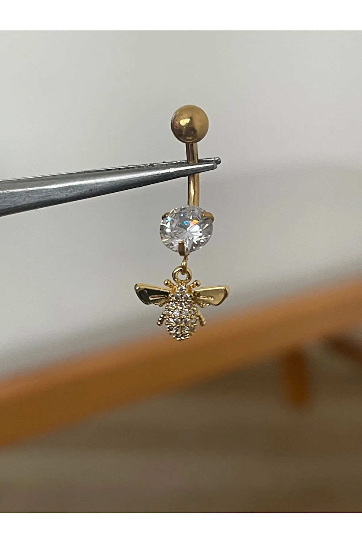 316 L Cerrahi Çelik Sallantılı Taşlı Arı Detaylı Göbek Piercingi