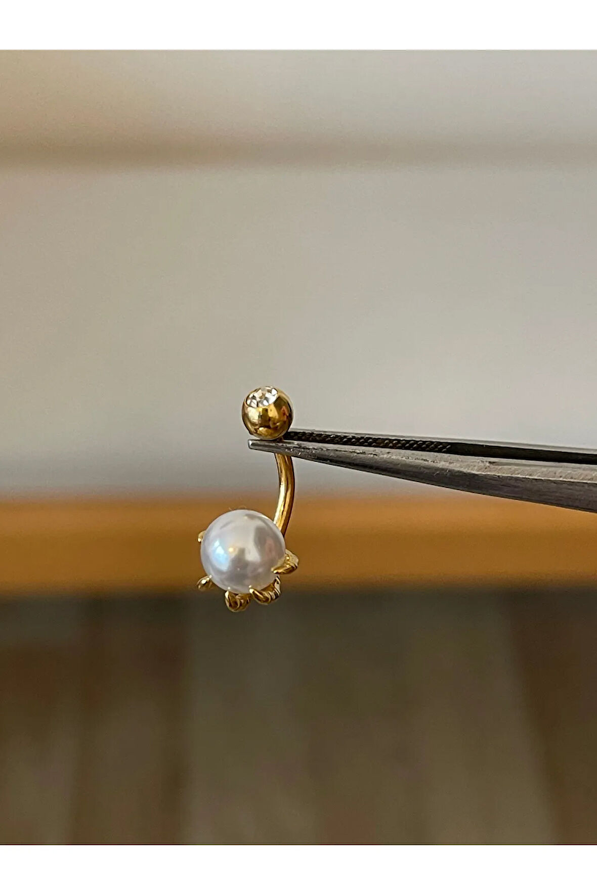 316 L Cerrahi Çelik Pençe Modeli Detaylı İncili Zirkon Taşlı Göbek Piercingi