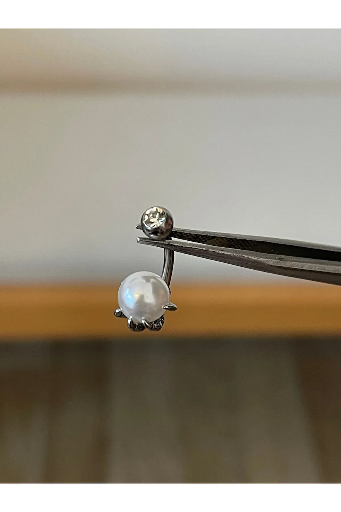 316 L Cerrahi Çelik Pençe Modeli Detaylı İncili Zirkon Taşlı Göbek Piercingi