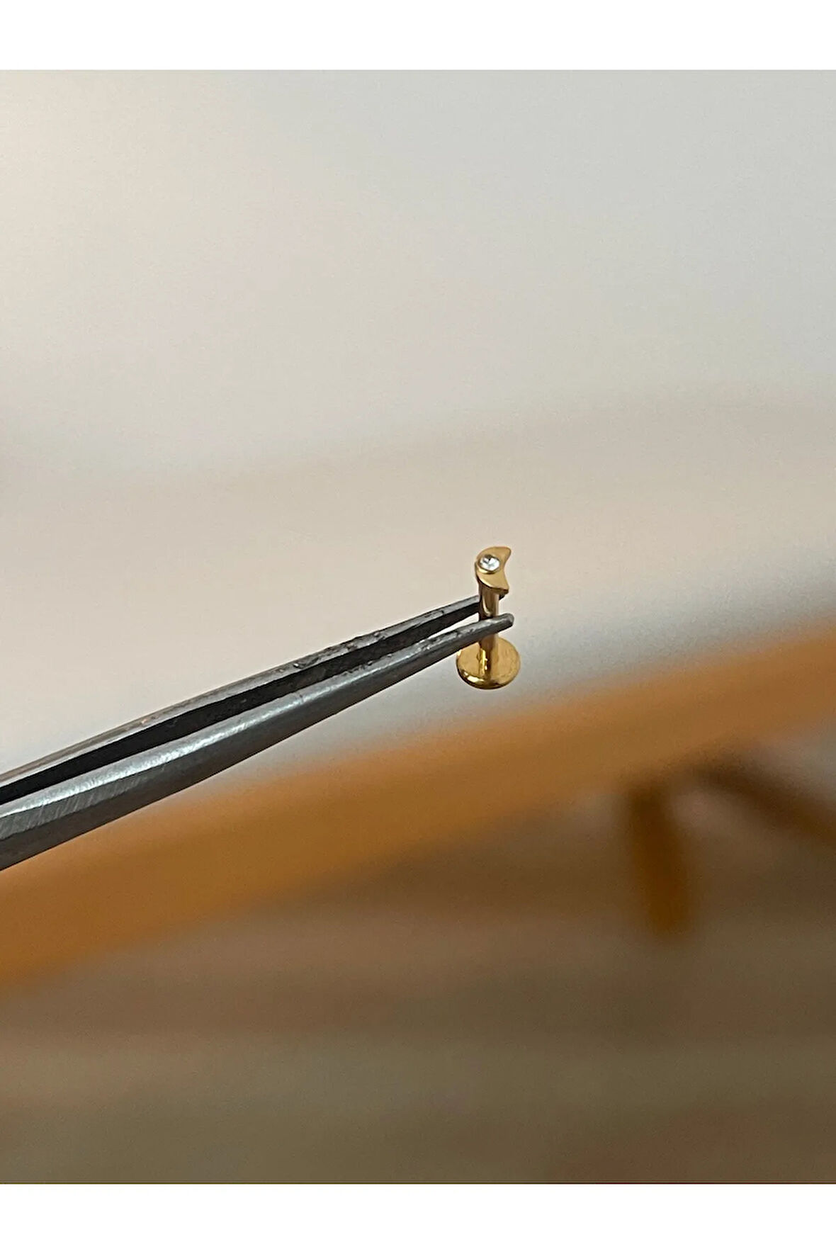 316 L Cerrahi Çelik Ay Modeli Zirkon Taş Detaylı Gold Tragus Helix Kıkırdak Piercingi