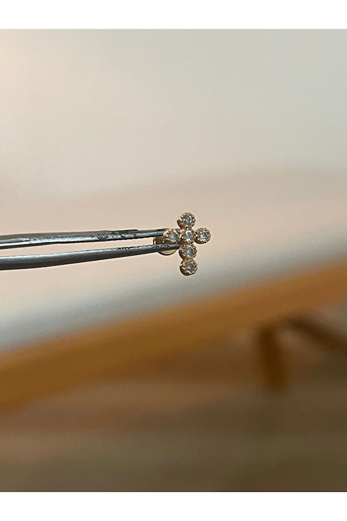 316 L Cerrahi Çelik Haç Modeli Zirkon Taşlı Mini Dudak Kıkırdak Helix Tragus Piercingi