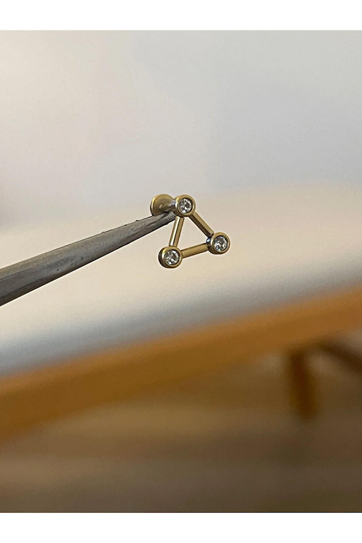 316 L Cerrahi Çelik Zirkon Taşlı Üçken Modeli Altın Tragus Helix Kıkırdak Dudak Piercingi