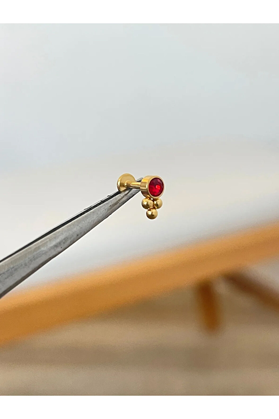 316 L Cerrahi Çelik Kırmızı ZirkonTaşlı Conch Kıkırdak Helix Dudak Tragus Piercingi