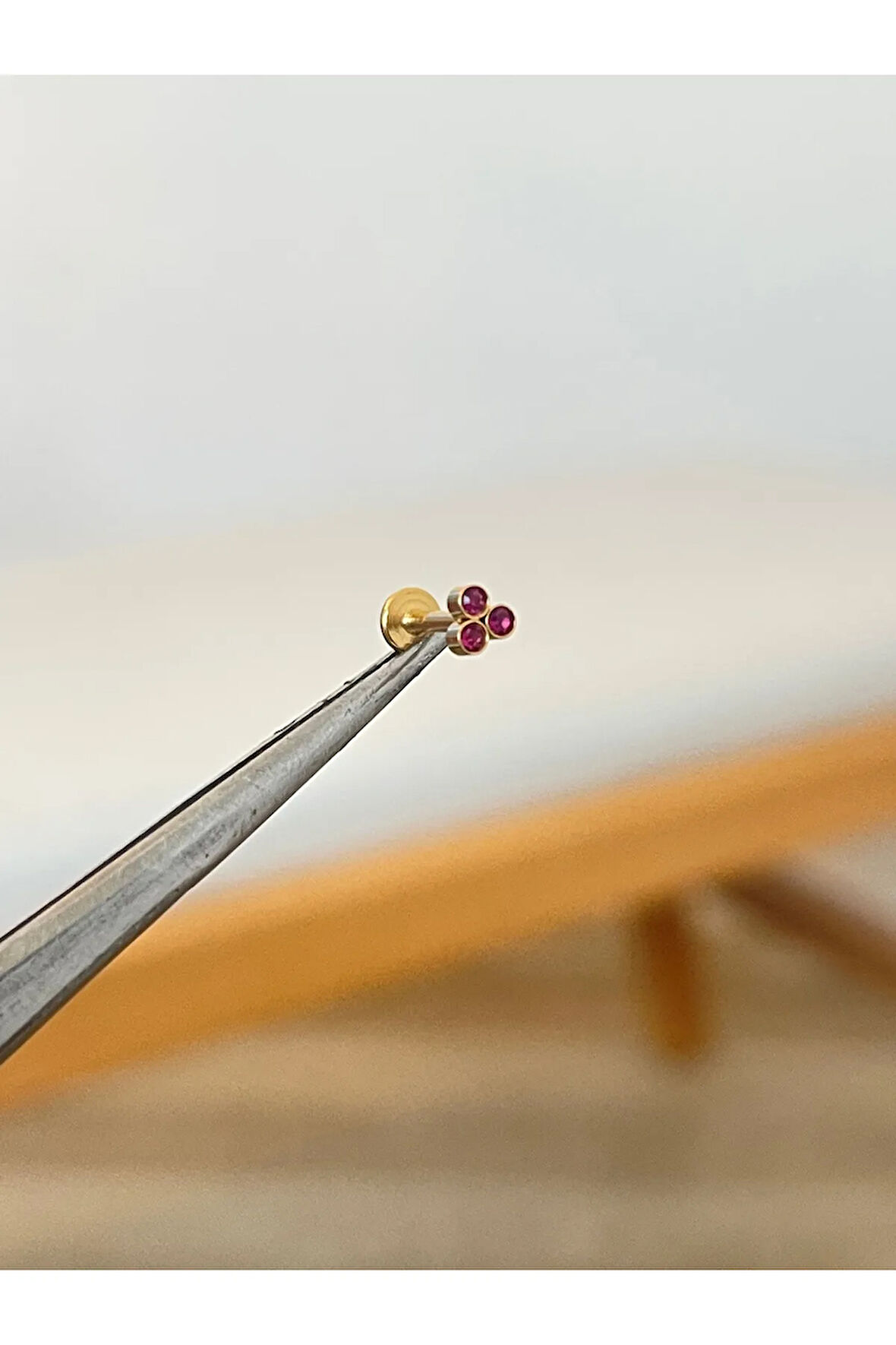 316 L Cerrahi Çelik 3 Mor Taşlı Conch Kıkırdak Helix Dudak Tragus Piercingi