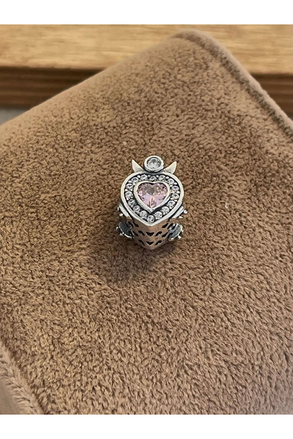 925 Ayar Gümüş Cahrm Pembe Kalp Detaylı Parlak Zirkon Taşlı Gümüş Charm