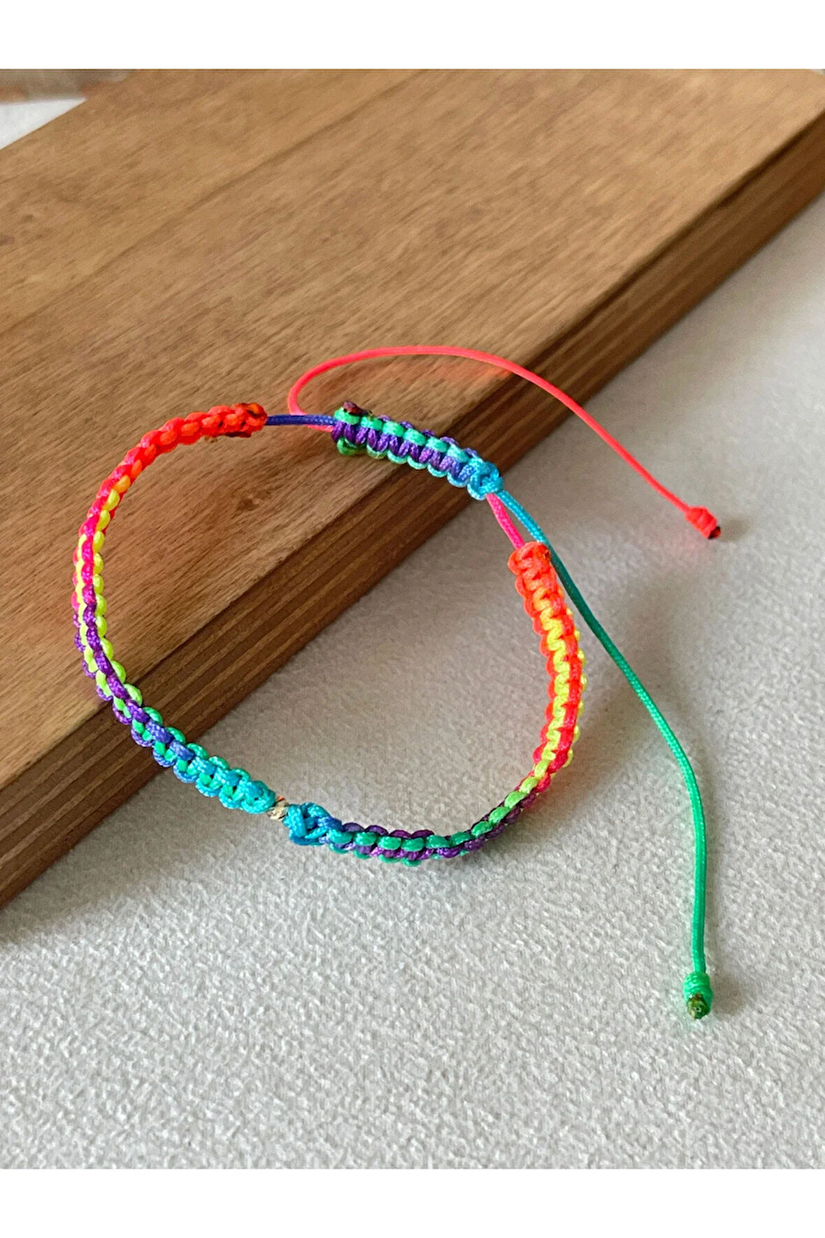 14 Ayar Altın Dorika Detaylı Gökkuşağı Ebruli Altın Şans Bilekliği