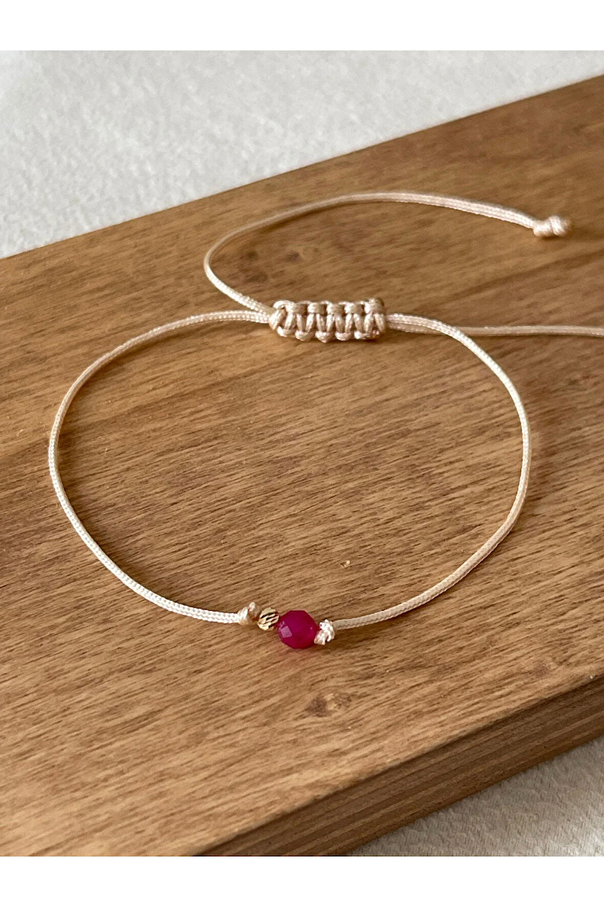 14 Ayar Altın Dorika Detaylı Doğal Yakut Taşlı El İşi Zarif Altın Bileklik