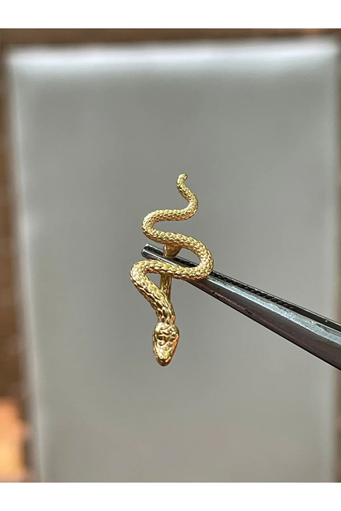 316 L Cerrahi Çelik Yılan Modeli Gold Renginde Göbek Piercingi