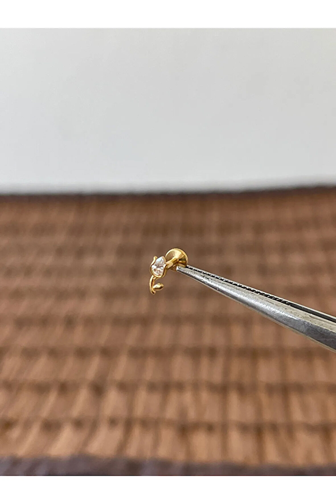 316 L Cerrahi Çelik Lale Modeli Zirkon Taşlı Dudak Helix Tragus Kıkırdak Pierincgi