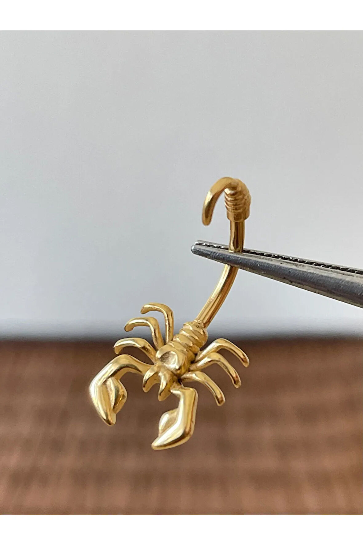 316 L Cerrahi Çelik Akrep Modeli Gold Renginde Göbek Piercingi