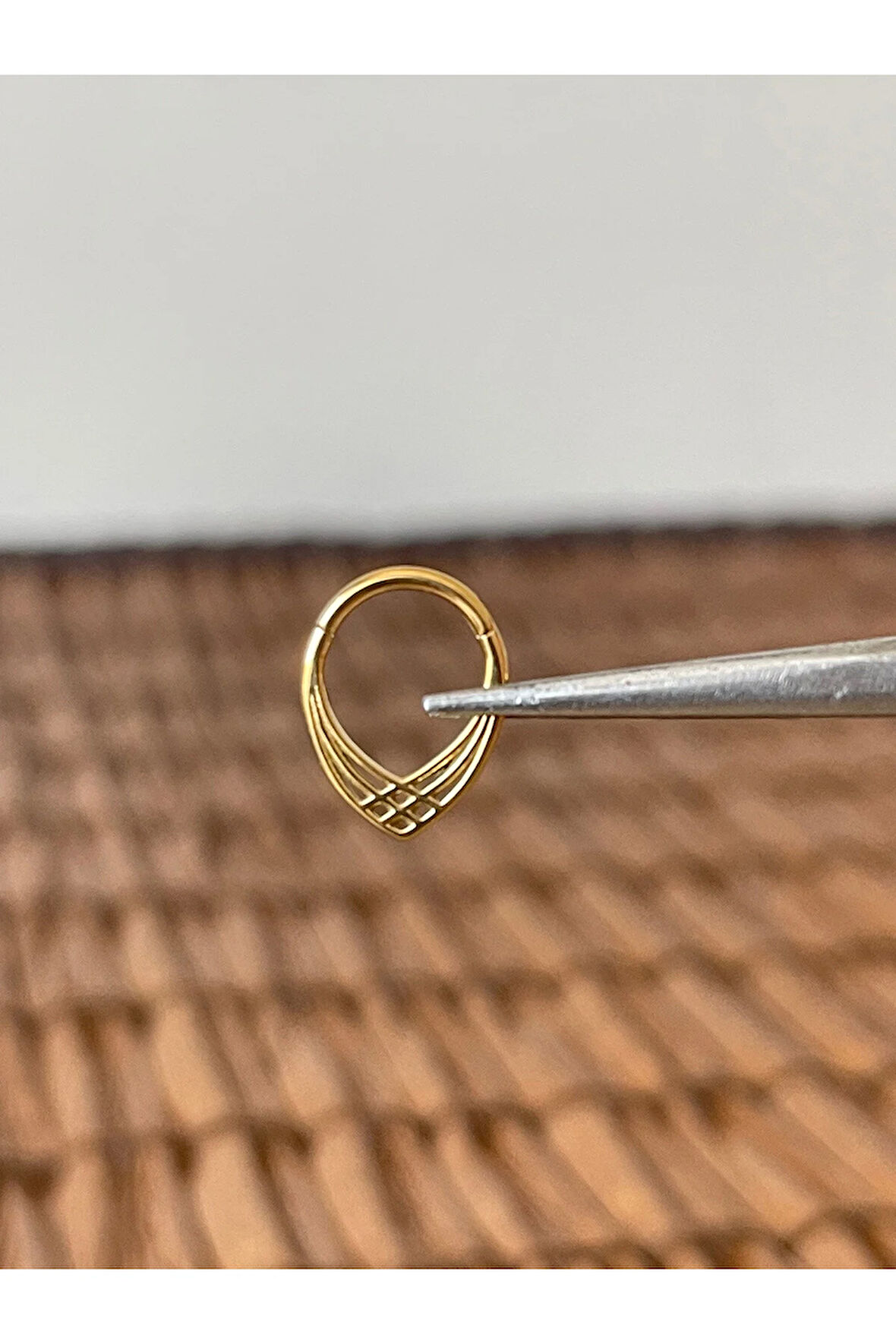 316 L Cerrahi Çelik Anti Alerjik Halka Piramit Modeli Kilitli Halka Piercing 8mm x 1,2 mm