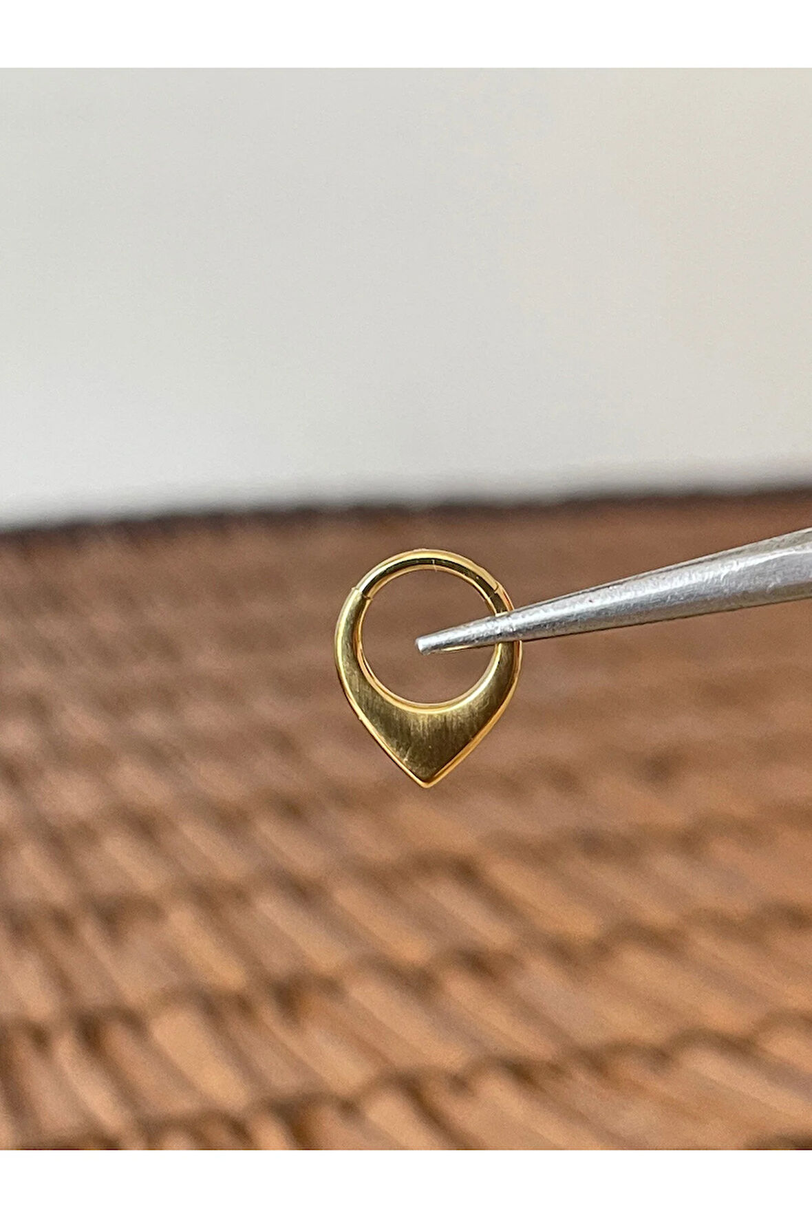 316 L Cerrahi Çelik Anti Alerjik V Modeli Kilitli Halka Piercing 8 mm x 1,2 mm