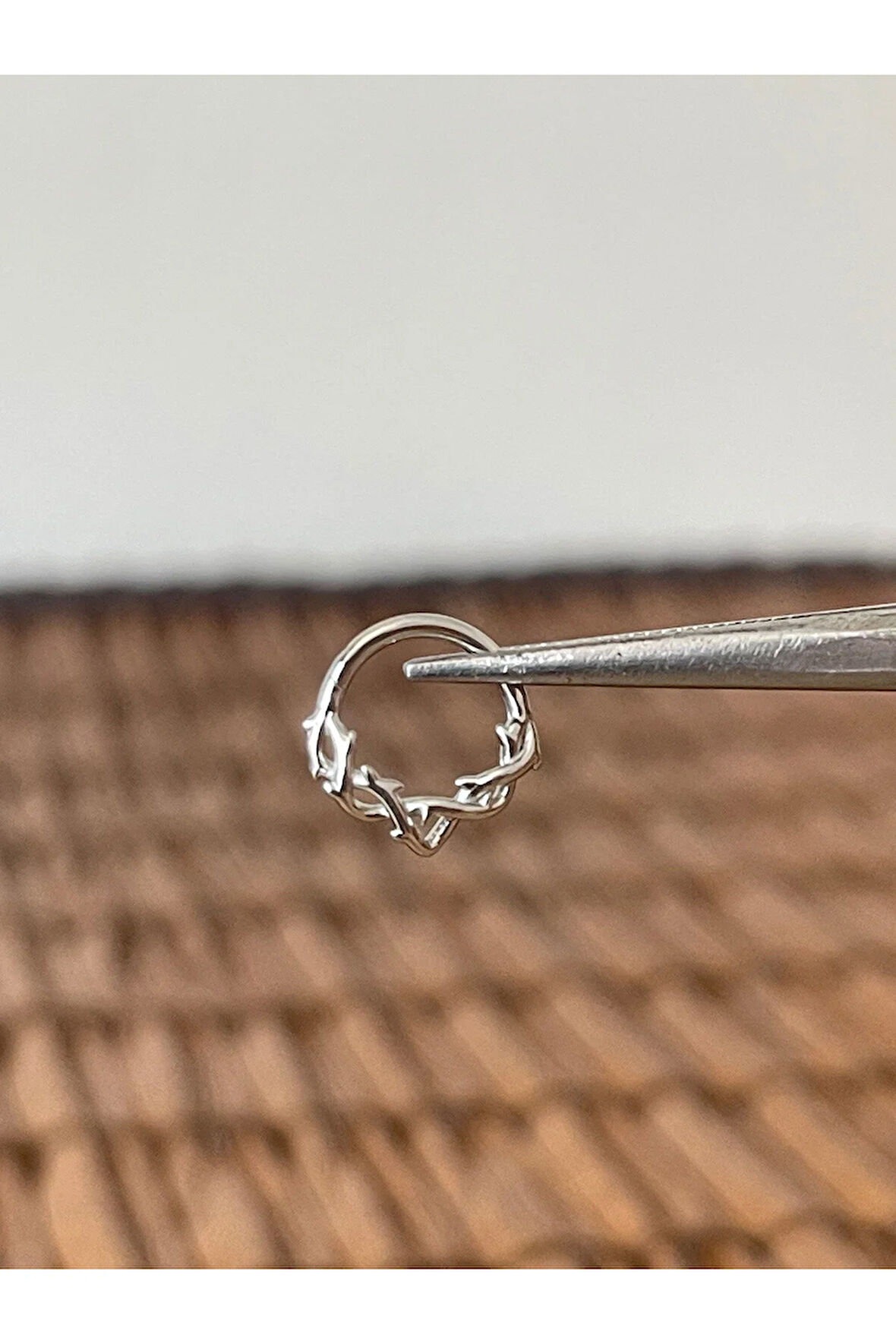 316 L Cerrahi Çelik Sarmaşık Modeli Kilitli halka Piercing 8 mm x 1,2 mm