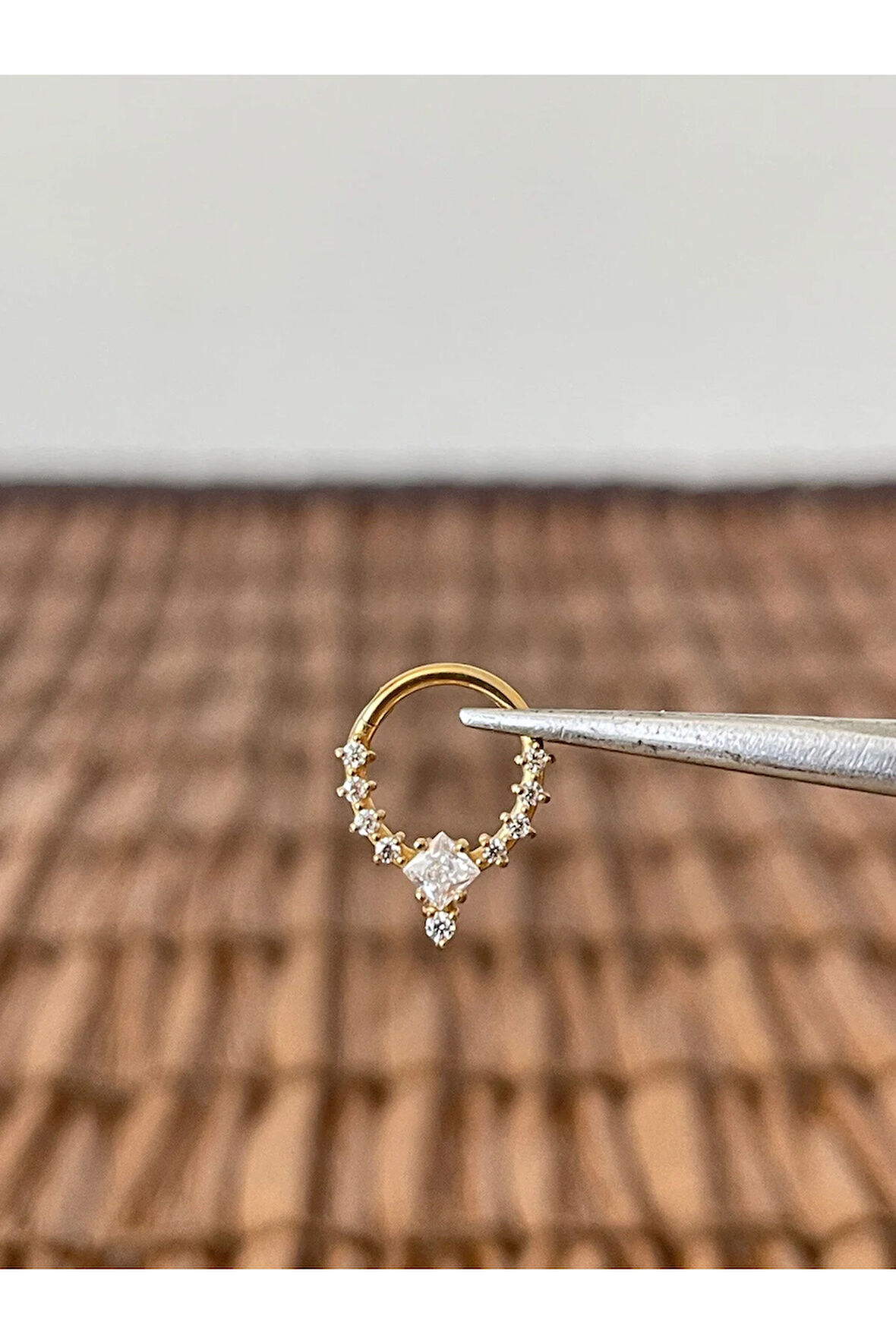 316 L Cerrahi Çelik Pırlanta Modeli Kilitli Halka Piercing 8 mm x 1,2 mm