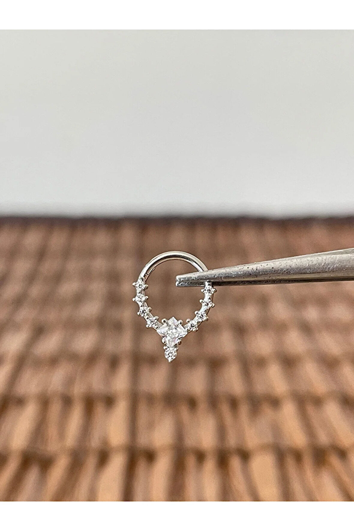 316 L Cerrahi Çelik Pırlanta Modeli Kilitli Halka Piercing 8 mm x 1,2 mm