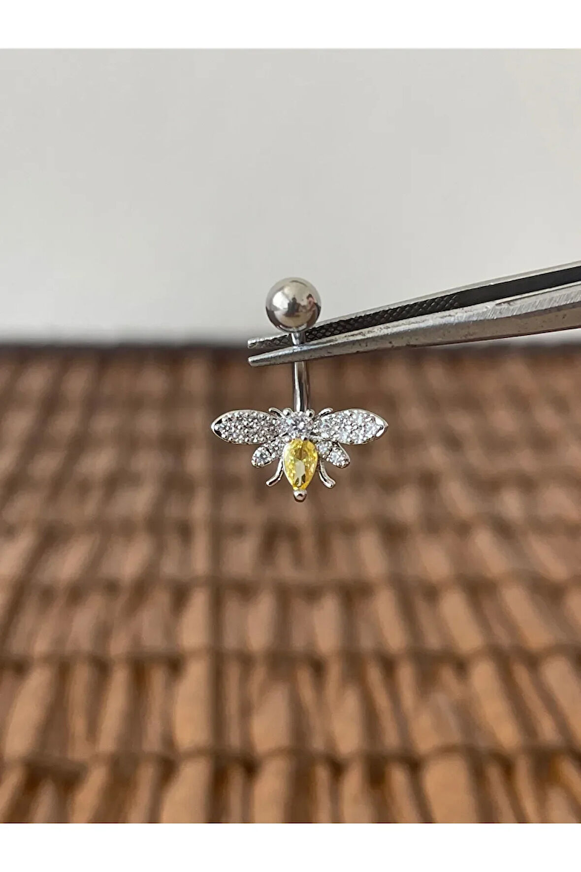 316 L Cerrahi Çelik Anti Alerjik Arı Modeli Parlak Zirkon Taşlı Göbek Piercingi