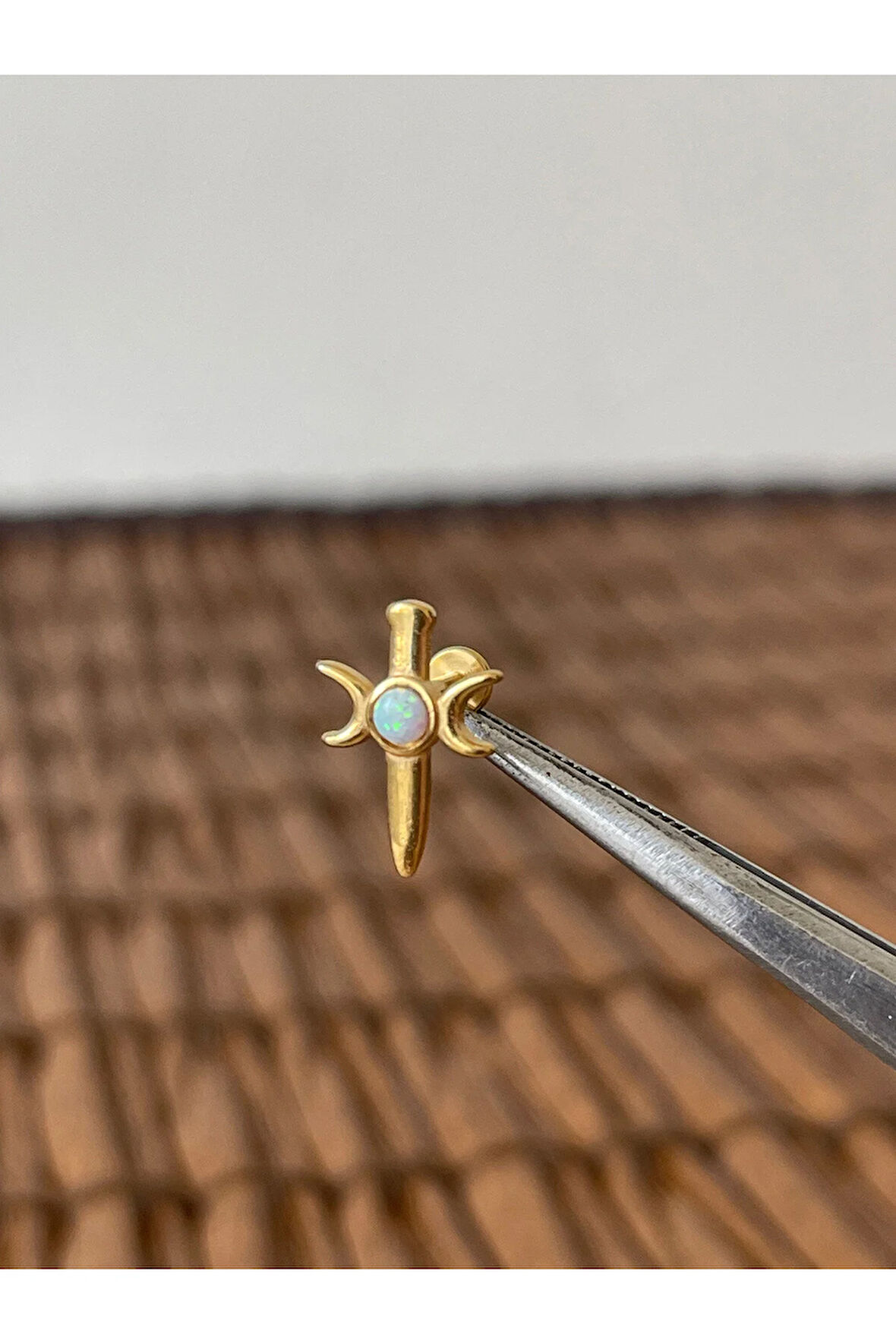 316 L Cerrahi Çelik Kılıç Ay Opal Taşlı Dudak Kıkırdak Helix Tragus Piercingi 8mm x 1,2mm