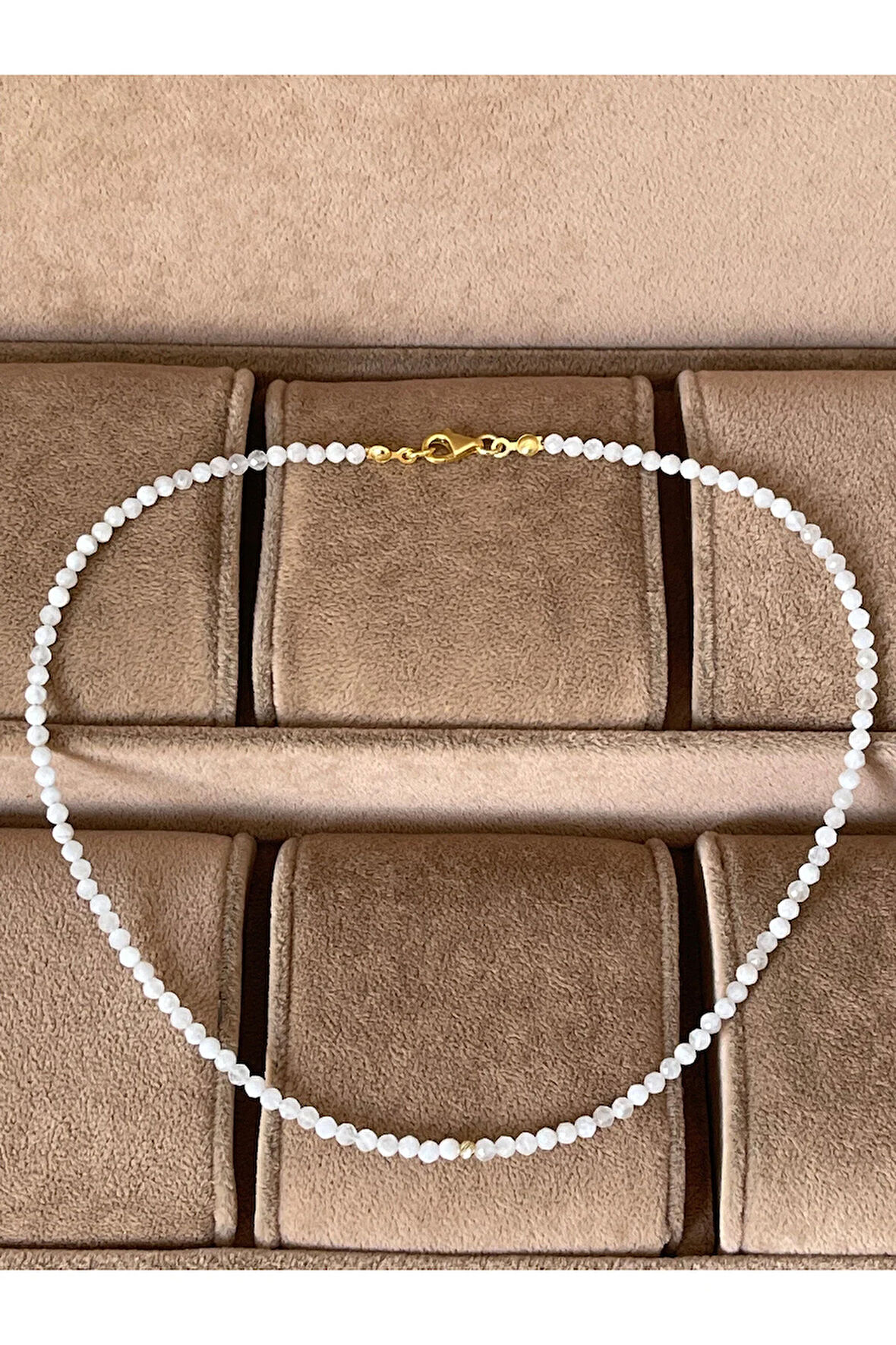 14 Ayar Altın Dorika Detaylı Doğal Ay Taşı Zarif Altın Kolye