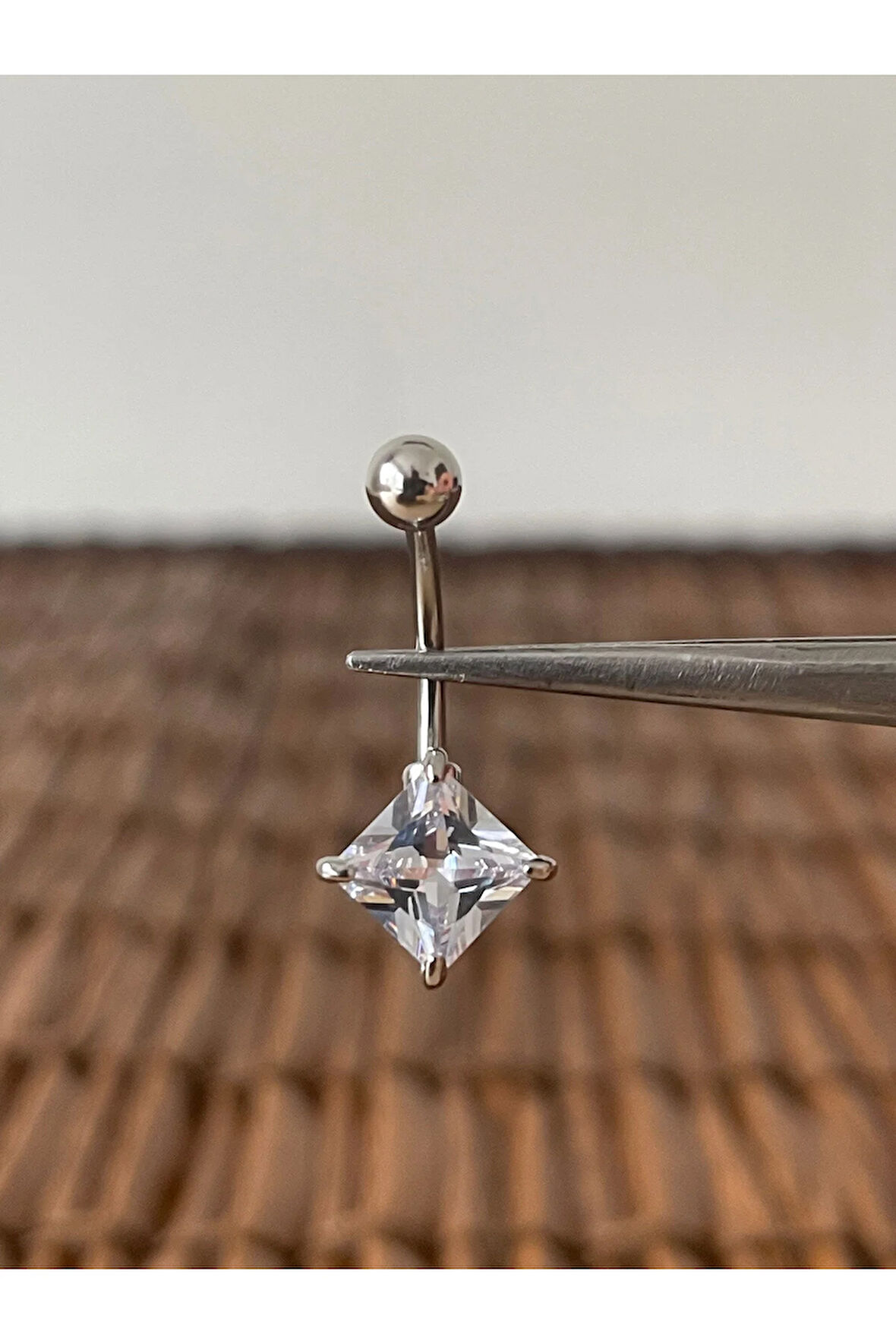 316 L Cerrahi Çelik Kare Parlak Zirkon Taşlı Göbek Piercingi