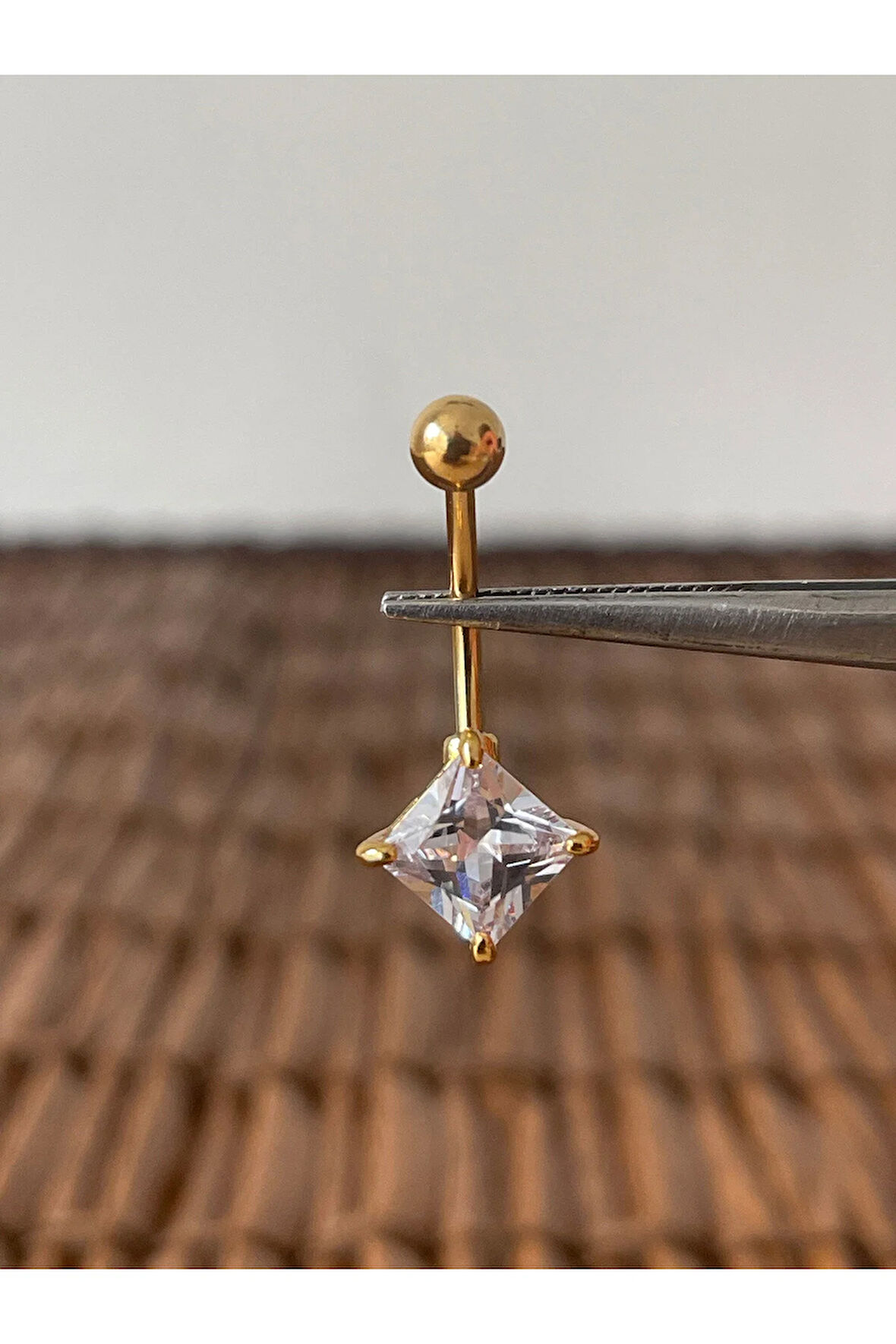 316 L Cerrahi Çelik Kare Parlak Zirkon Taşlı Göbek Piercingi