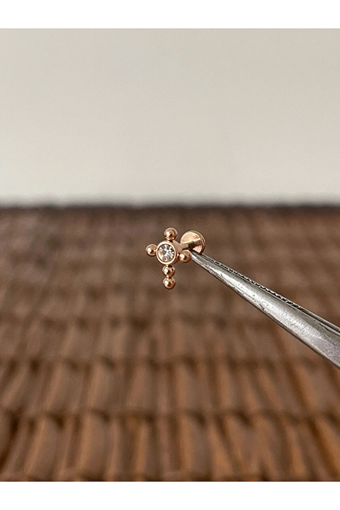 316 L Cerrahi Çelik Haç Dudak Helix Kıkırdak Tragus Conch Piercingi