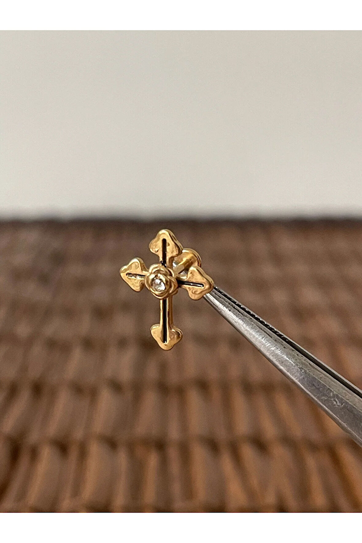 316 L Cerrahi Çelik Güller Haç Helix Kıkırdak Tragus Conch Piercingi