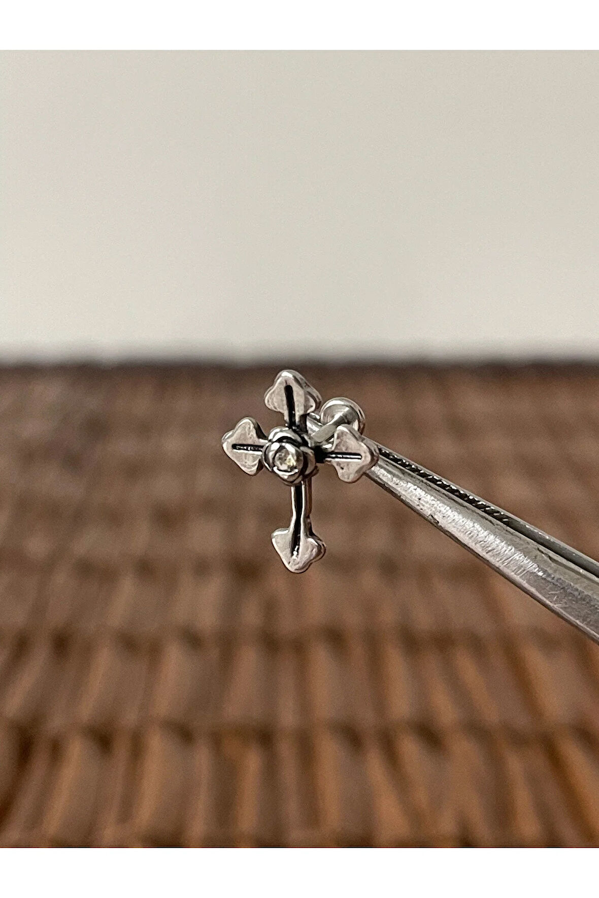 316 L Cerrahi Çelik Güller Haç Helix Kıkırdak Tragus Conch Piercingi