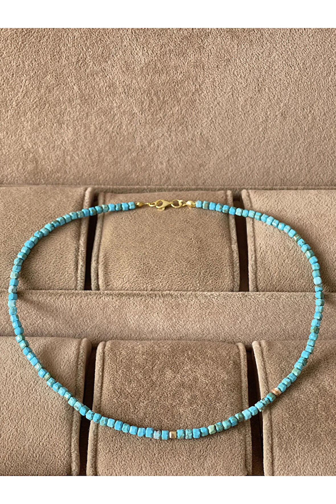 14 Ayar Altın Küp Detaylı Doğal Kare Kesim Firuze Taşlı Zairf Altın Kolye