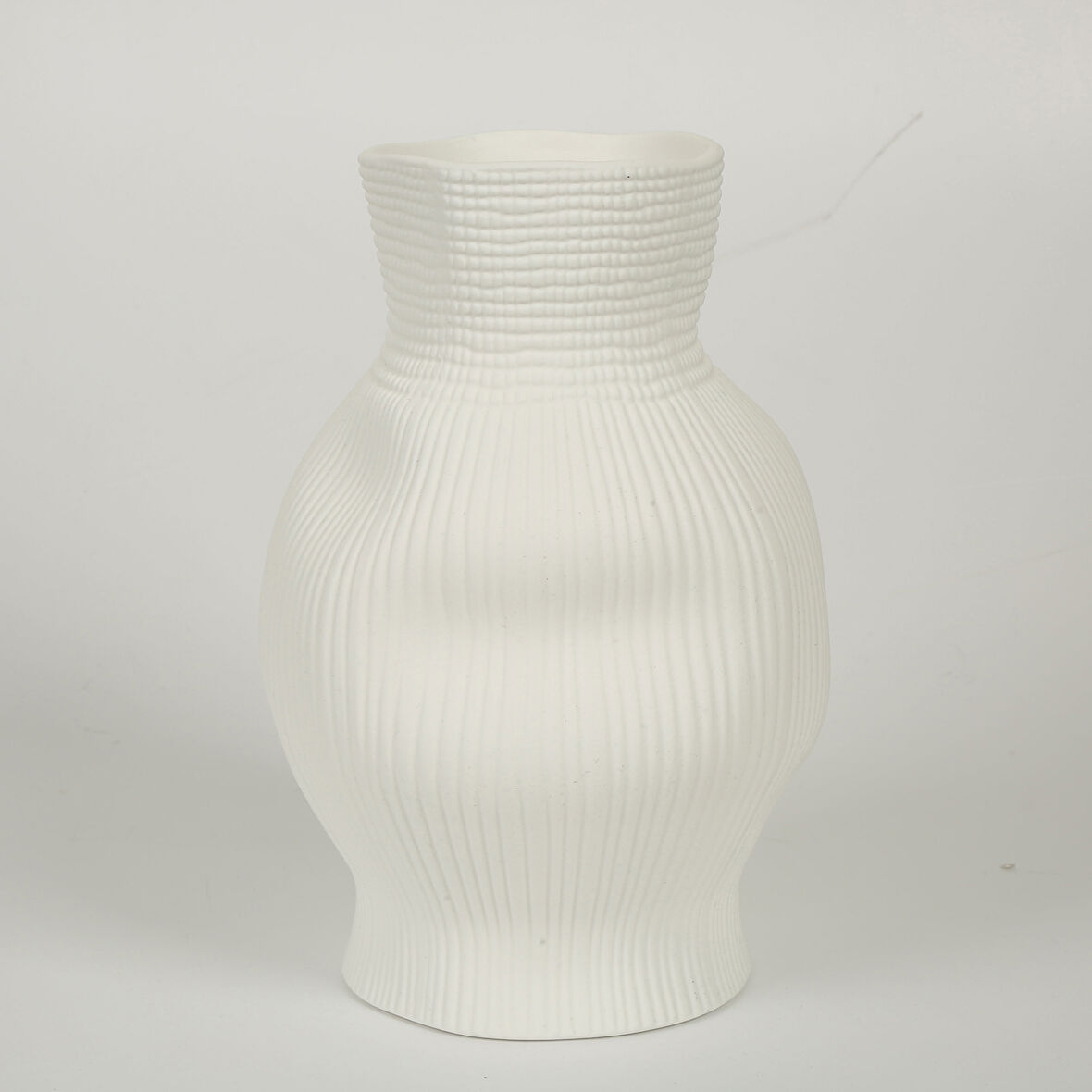 BEYAZ DARBELİ VAZO KISA 15*15*23 CM AK.JM00010