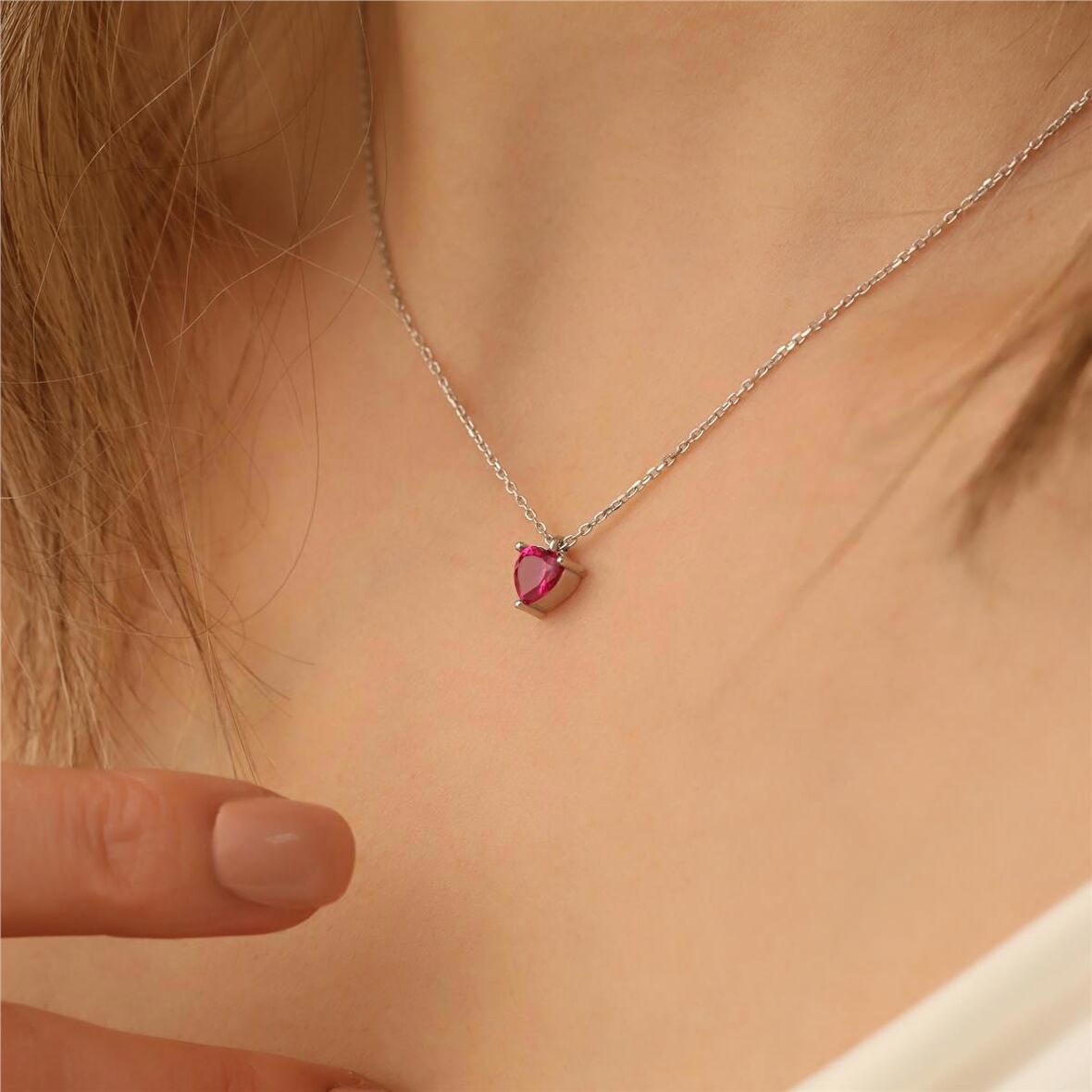 925 Ayar Gümüş Pembe Zirkon Taşlı Kalp Kolye