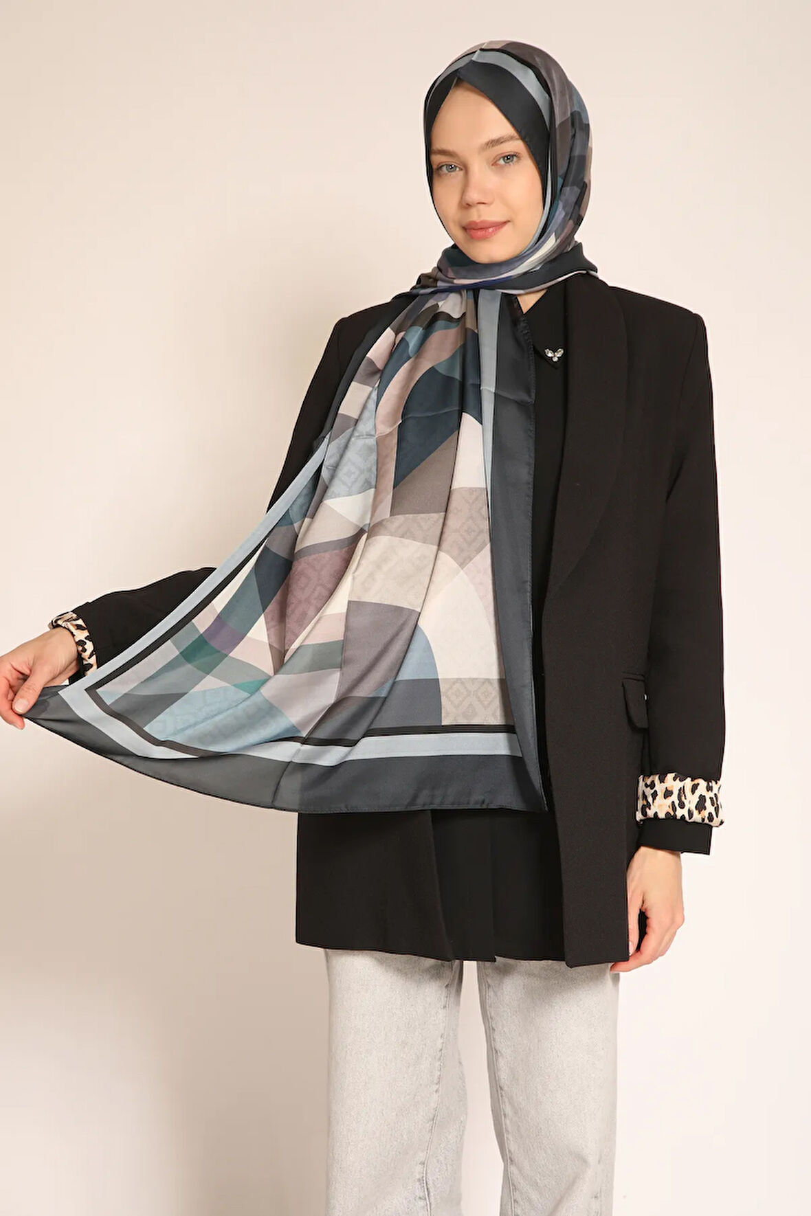 Akel Çift Taraflı Soft Ton Geometrik Desenli Ipek Şal – Günlük Ve Şık Kombinler Için Ideal