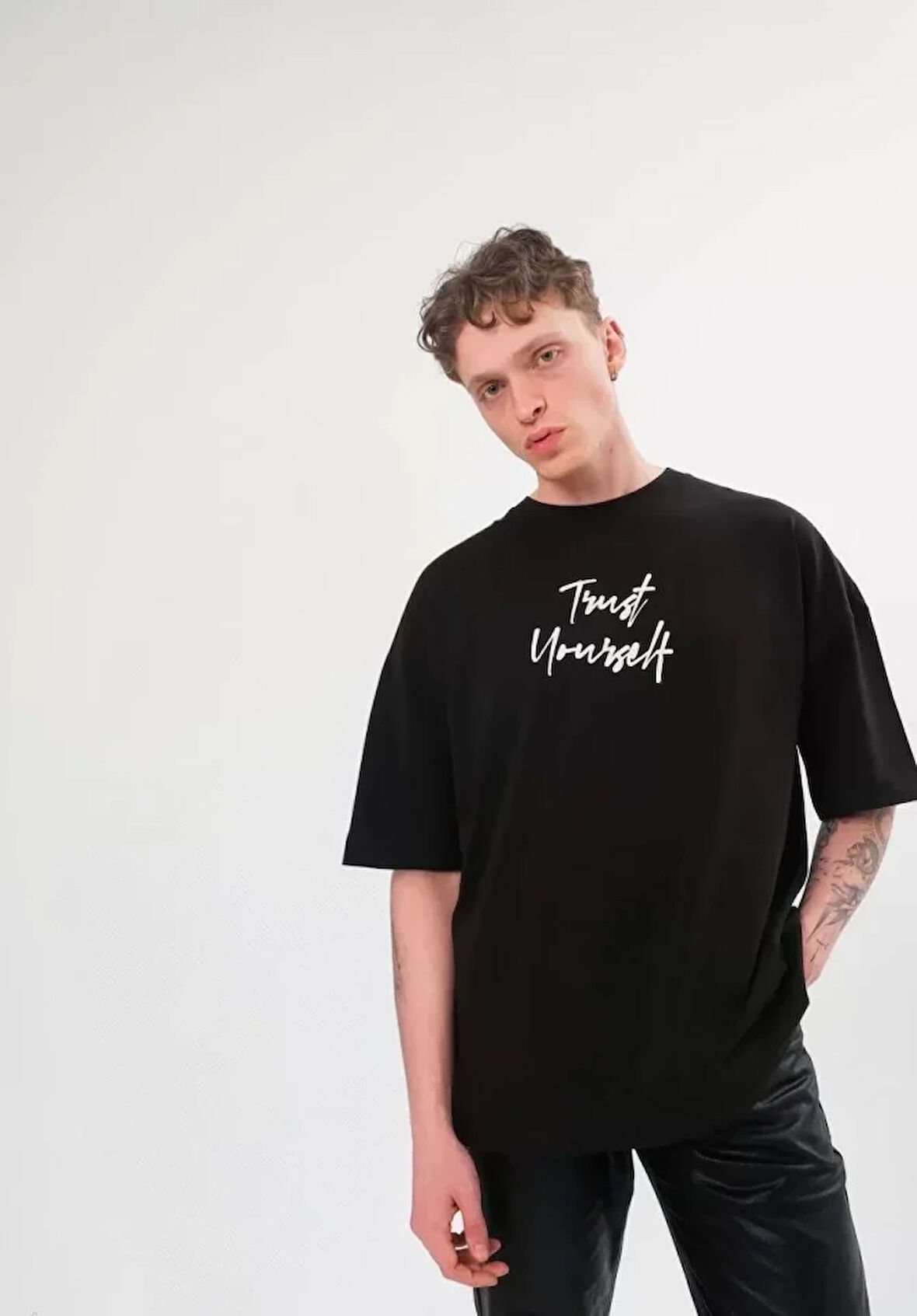 AKNButik Unisex Bisiklet Yaka Baskılı Oversize T-Shirt - Siyah