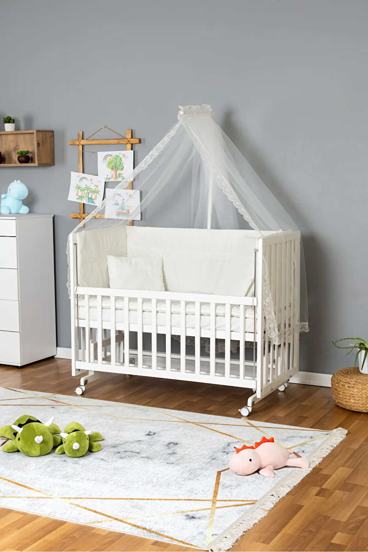 Ahşap Beşik Anne Yanı Beşik Beyaz 60x120 - Krem Güpür Uyku Seti + Yataklı + Tekerlekli