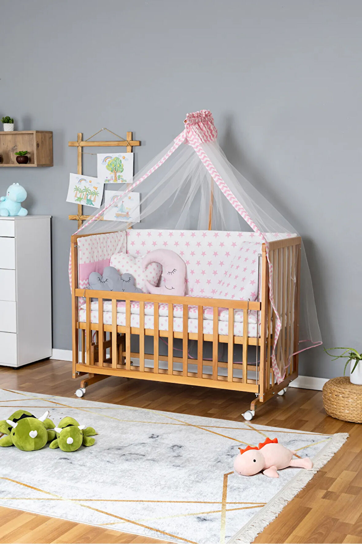 Ahşap Beşik Anne Yanı Beşik Vernikli 60x120 - Pembe Yıldız 3 Yastıklı Uyku Seti+Yataklı+Tekerlekli