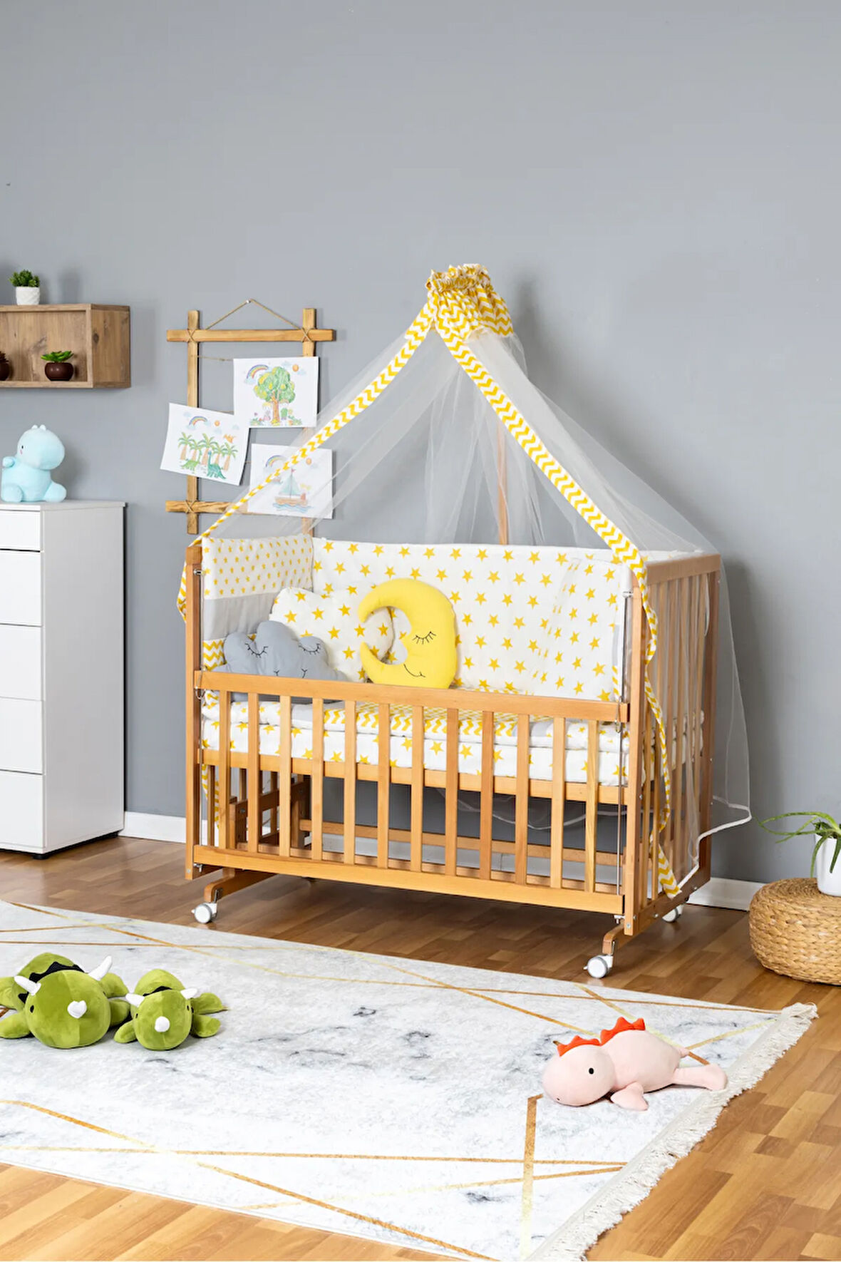 Ahşap Beşik Anne Yanı Beşik Vernikli 60x120 - Sarı Yıldız 3 Yastıklı Uyku Seti + Yataklı+Tekerlekli