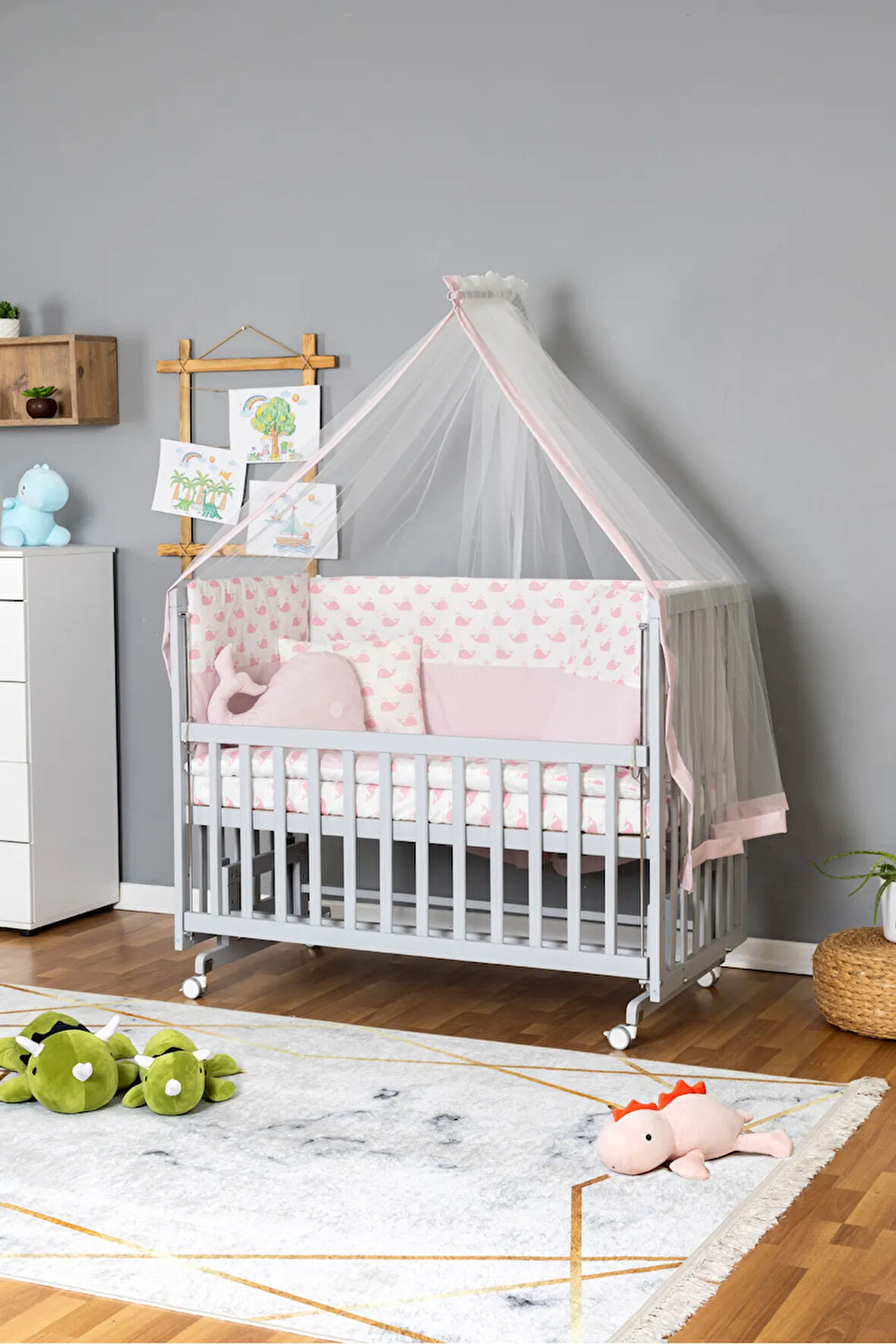 Ahşap Beşik Anne Yanı Beşik Gri 60x120 - Pembe Balina Uyku Seti + Yataklı + Tekerlekli