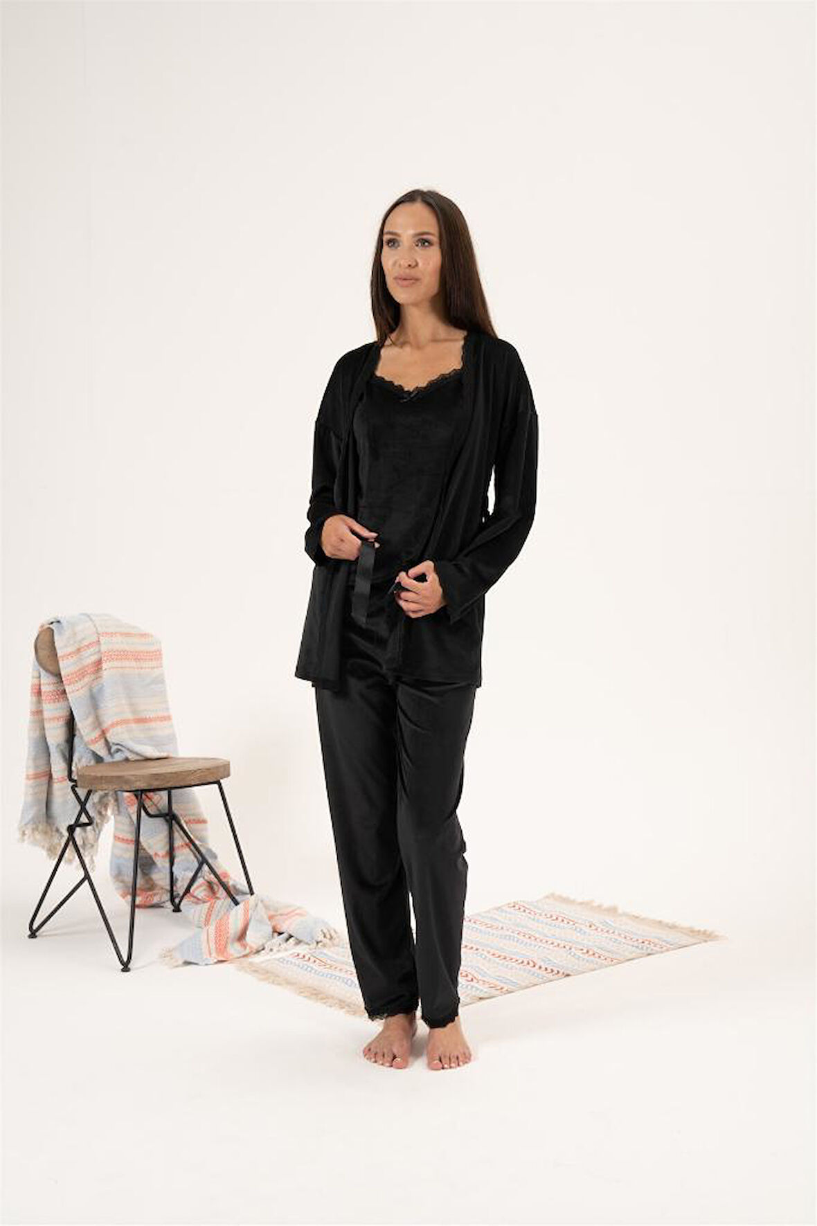 Estiva 3'lü İp Askılı Sabahlıklı Kadife Kadın Pijama Takım